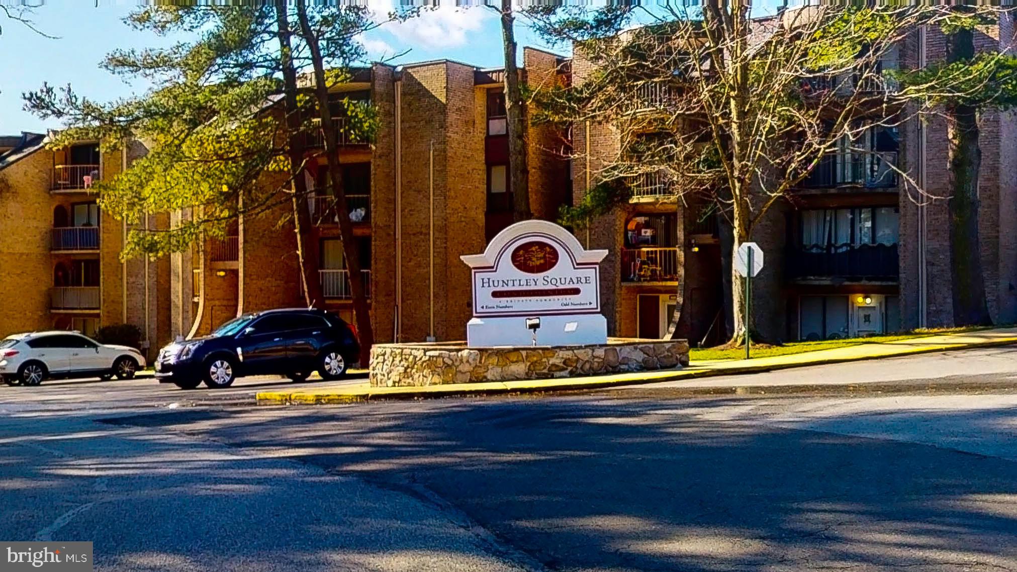 HUNTLEY SQUARE CONDOMINIUMS - Residential