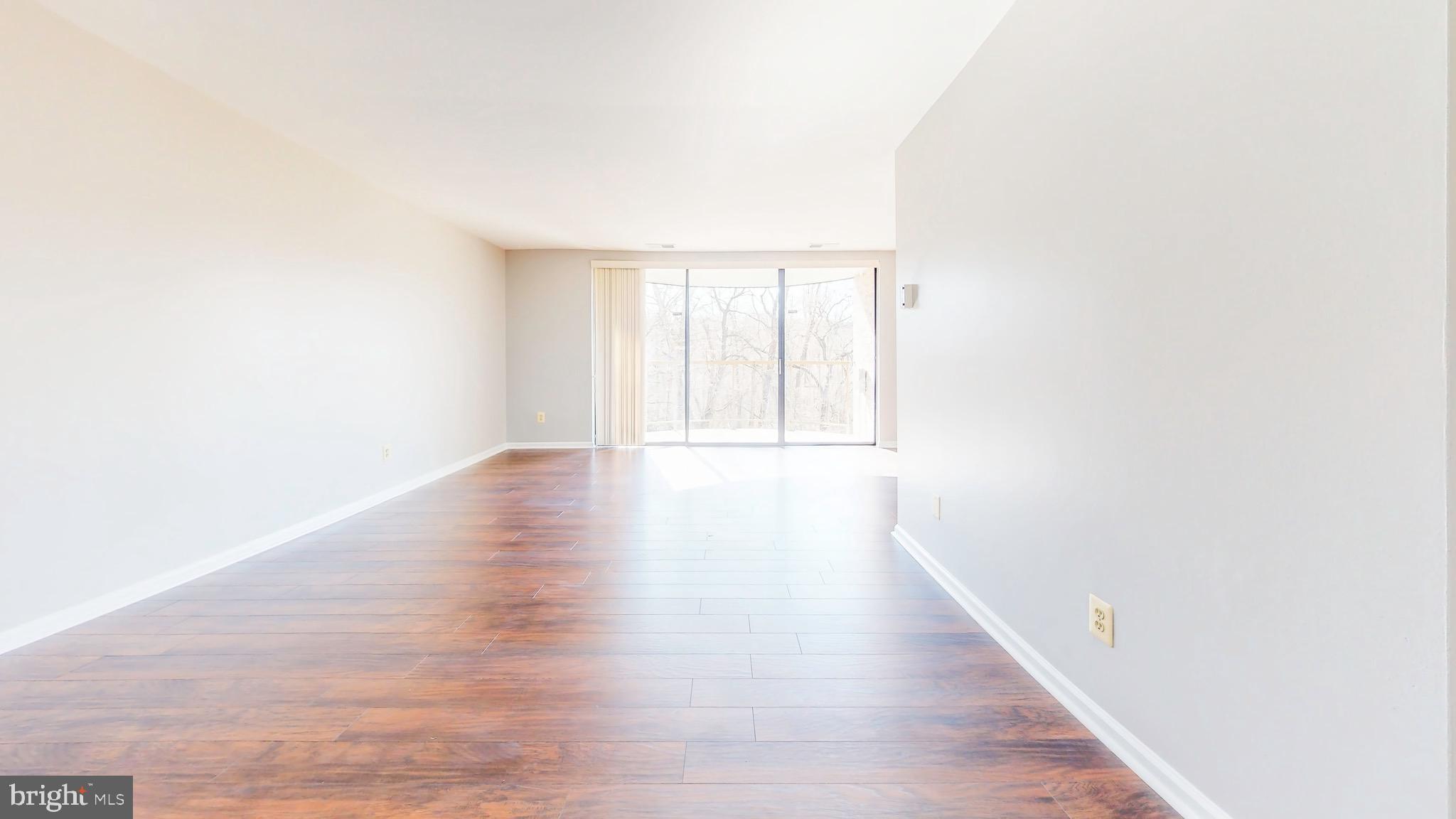 HUNTLEY SQUARE CONDOMINIUMS - Residential