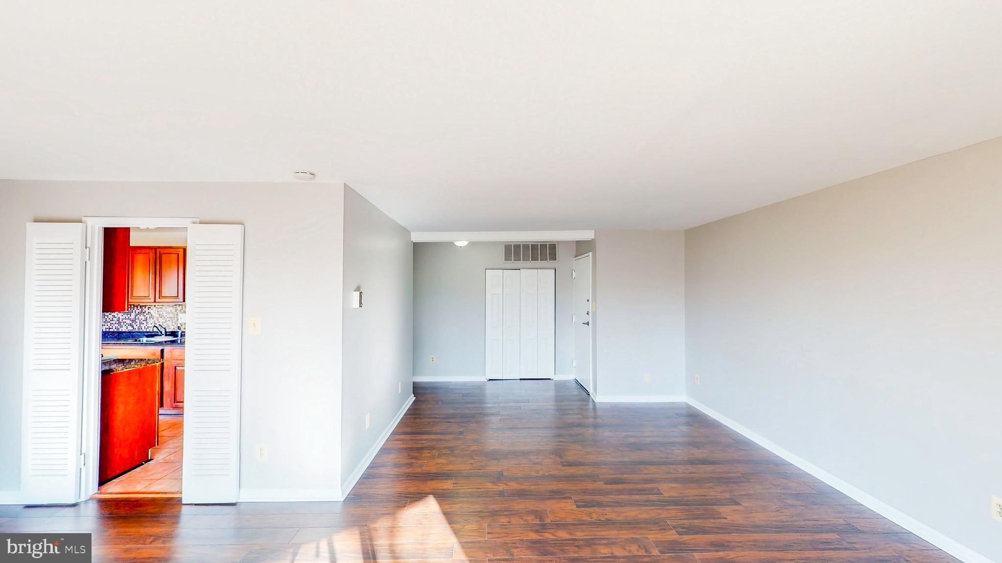 HUNTLEY SQUARE CONDOMINIUMS - Residential