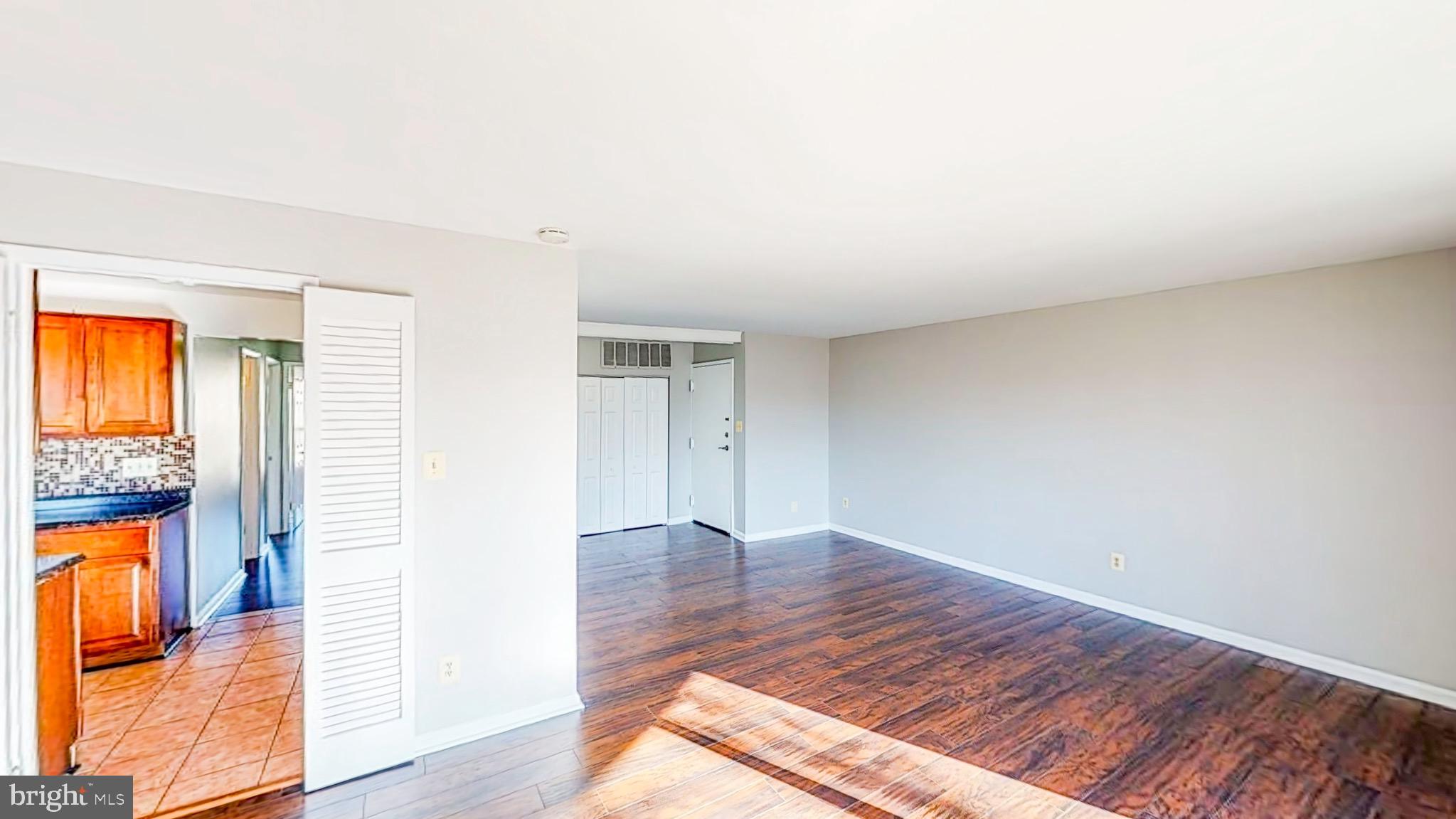 HUNTLEY SQUARE CONDOMINIUMS - Residential