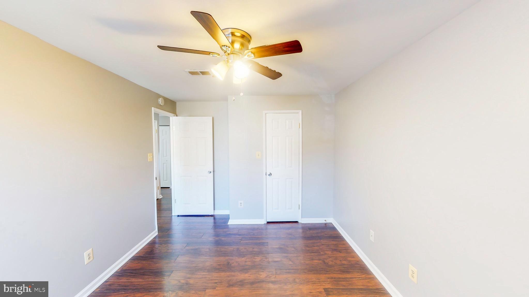 HUNTLEY SQUARE CONDOMINIUMS - Residential