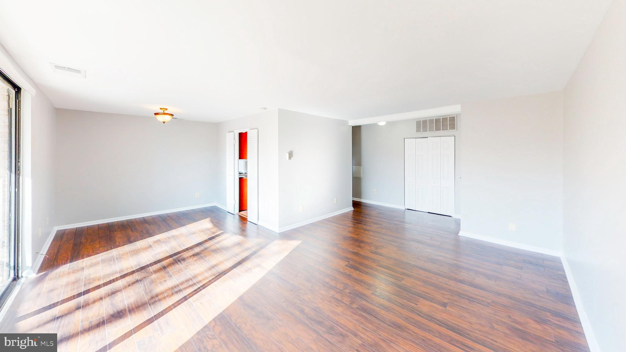 HUNTLEY SQUARE CONDOMINIUMS - Residential