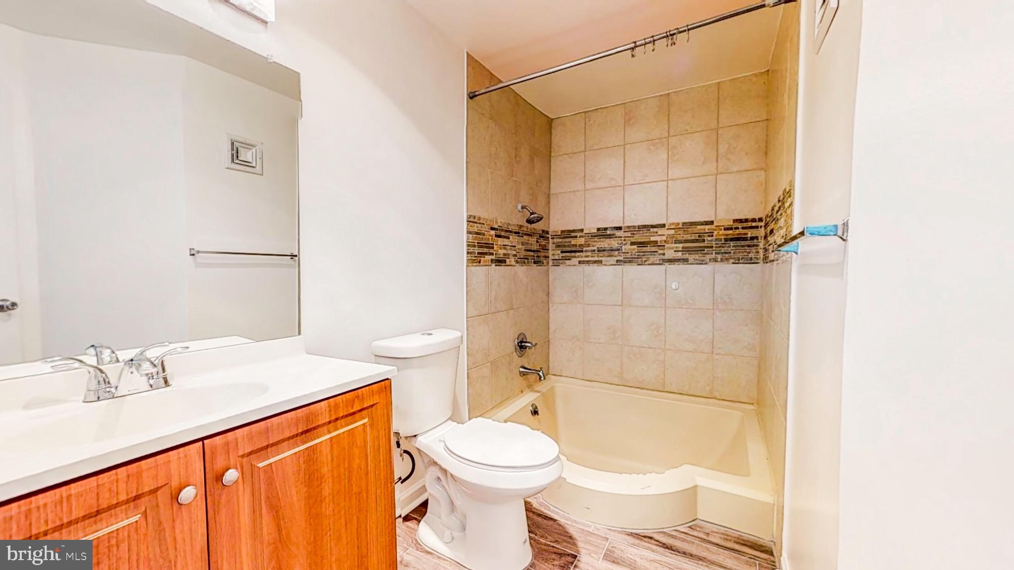 HUNTLEY SQUARE CONDOMINIUMS - Residential