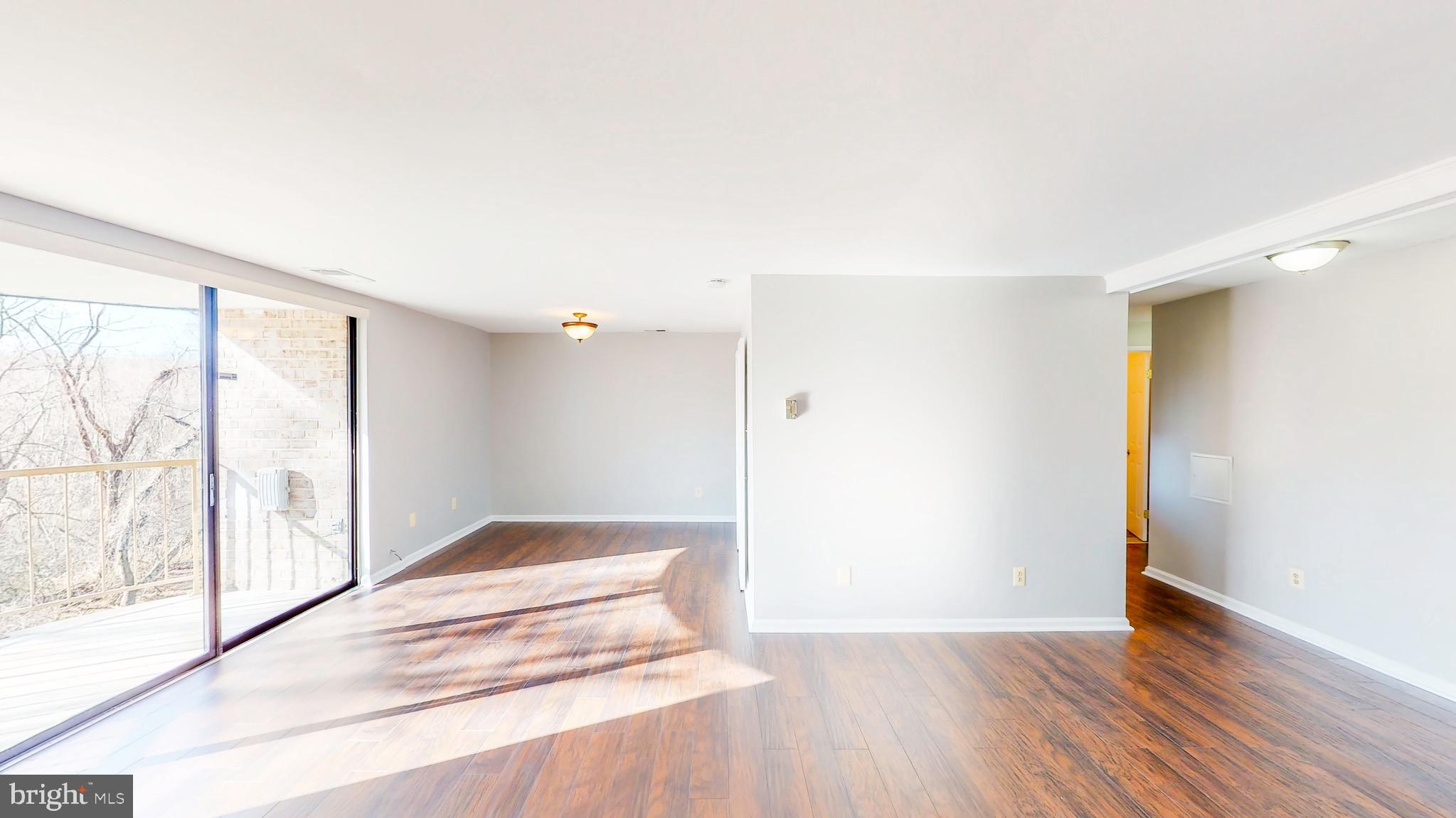 HUNTLEY SQUARE CONDOMINIUMS - Residential