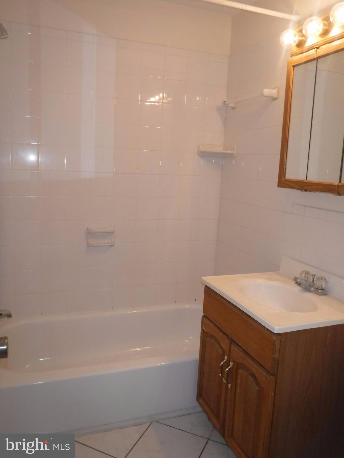 GREENWICH HILL - Residential Lease