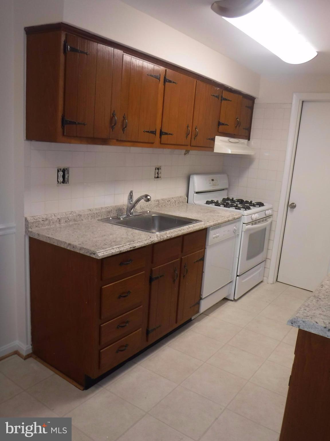 GREENWICH HILL - Residential Lease