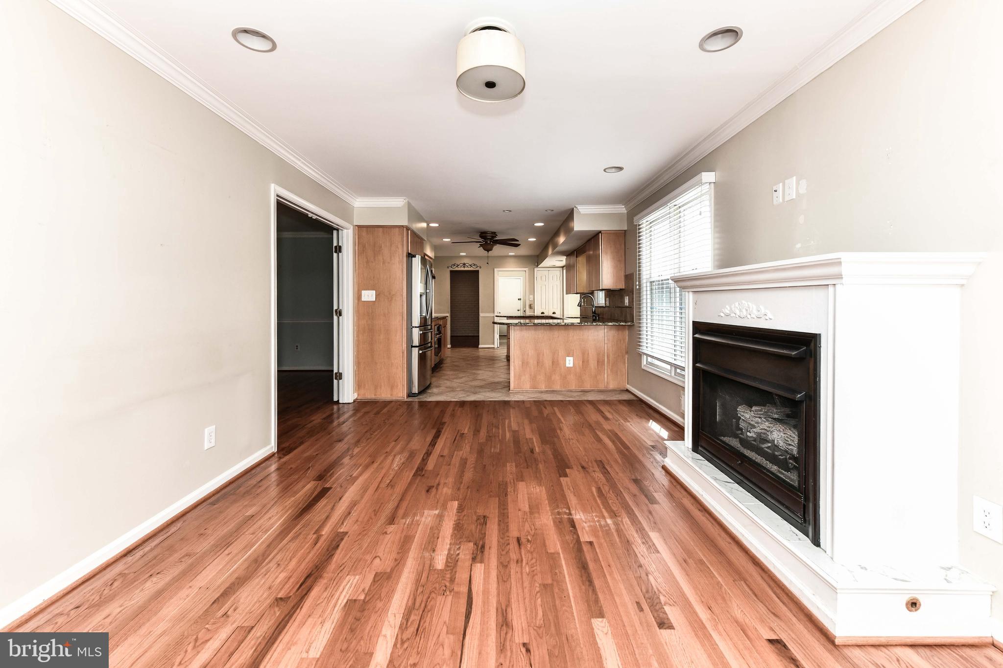 HOLLY KNOLL - Residential Lease