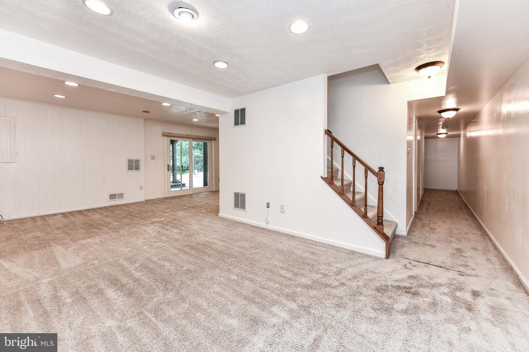 HOLLY KNOLL - Residential Lease