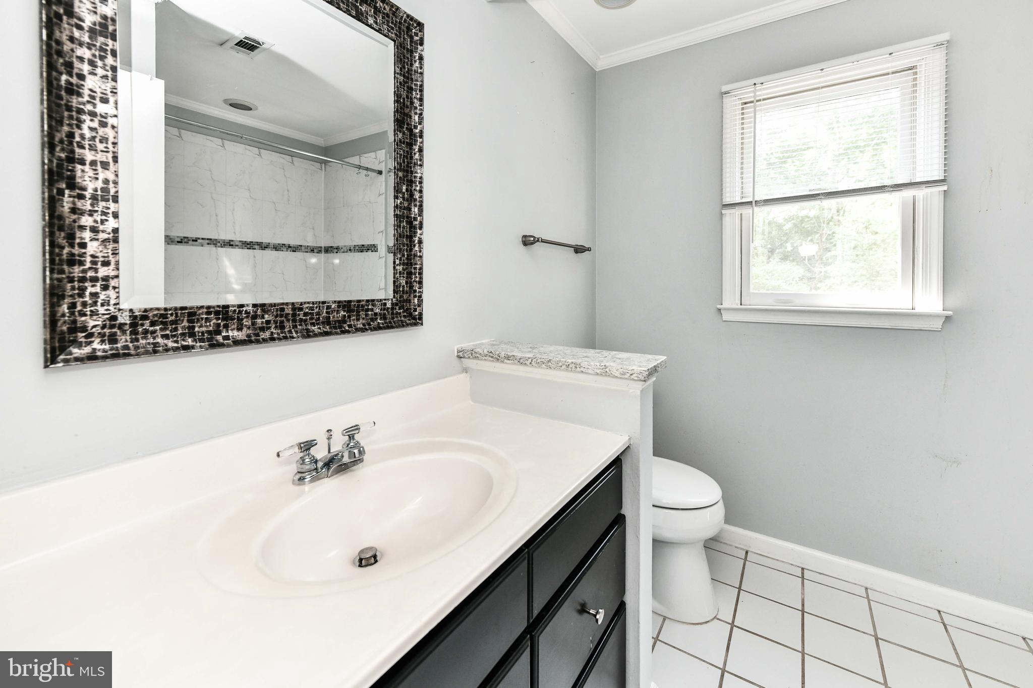 HOLLY KNOLL - Residential Lease