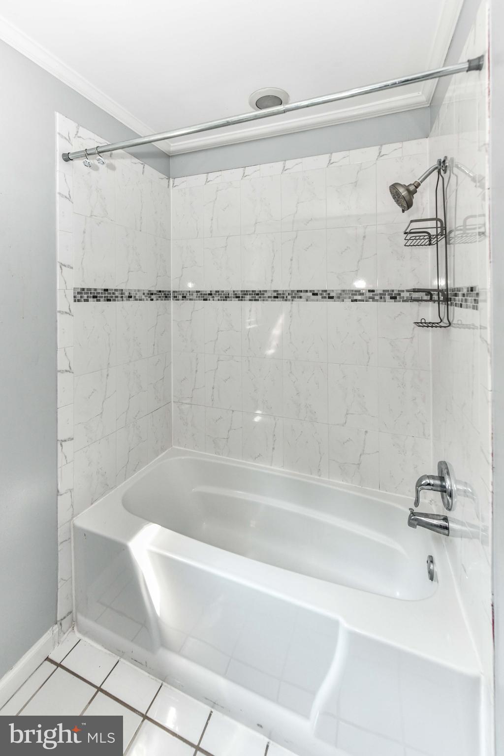 HOLLY KNOLL - Residential Lease