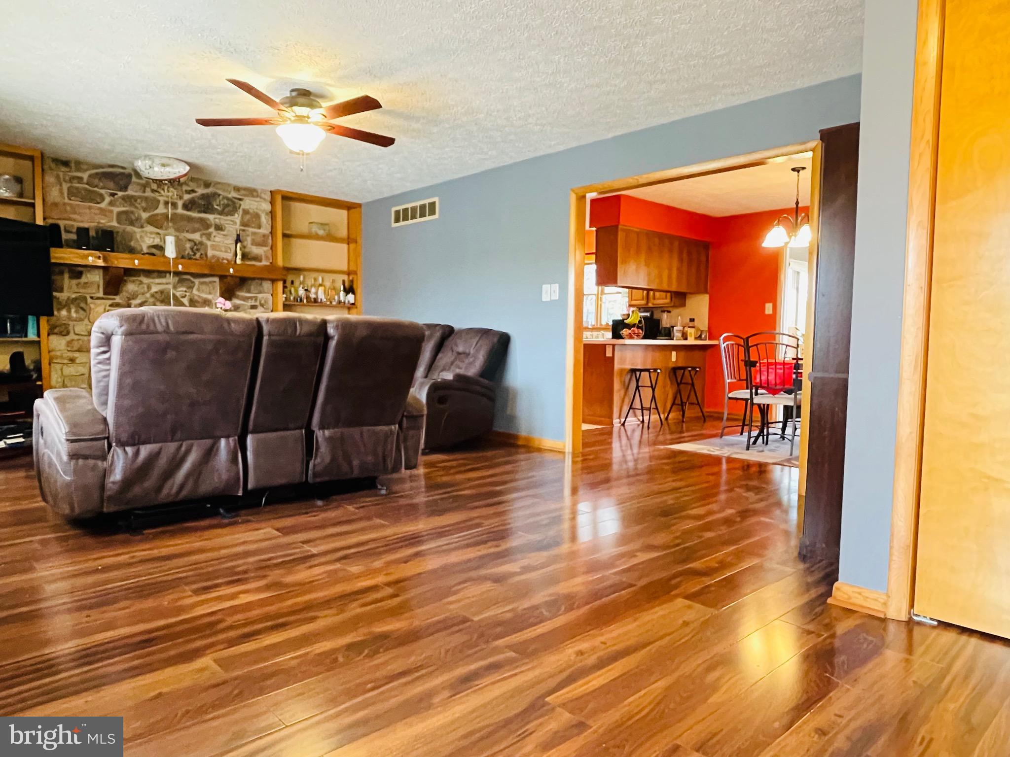 NORTH SUMMIT HEIGHTS - Residential