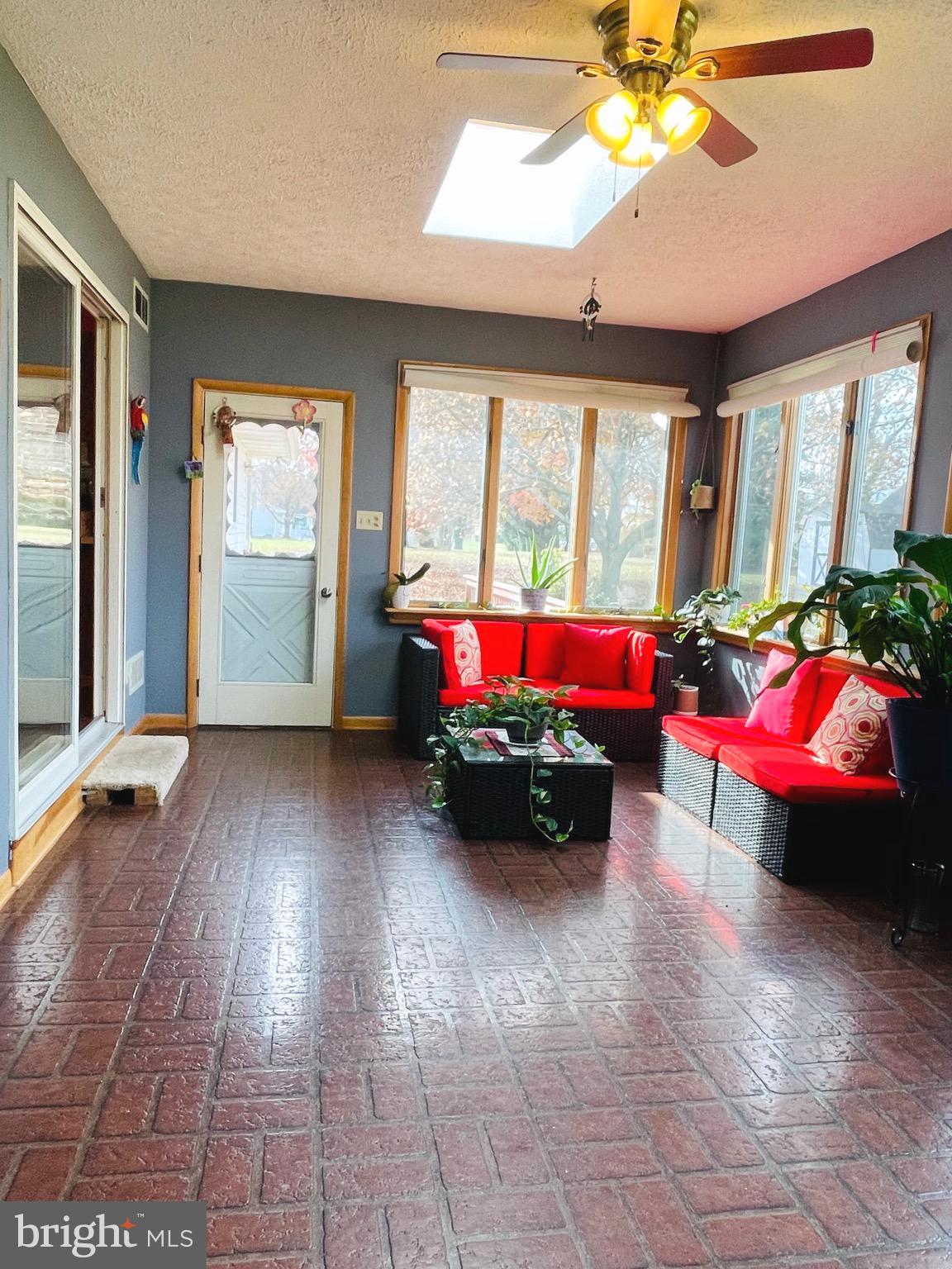 NORTH SUMMIT HEIGHTS - Residential