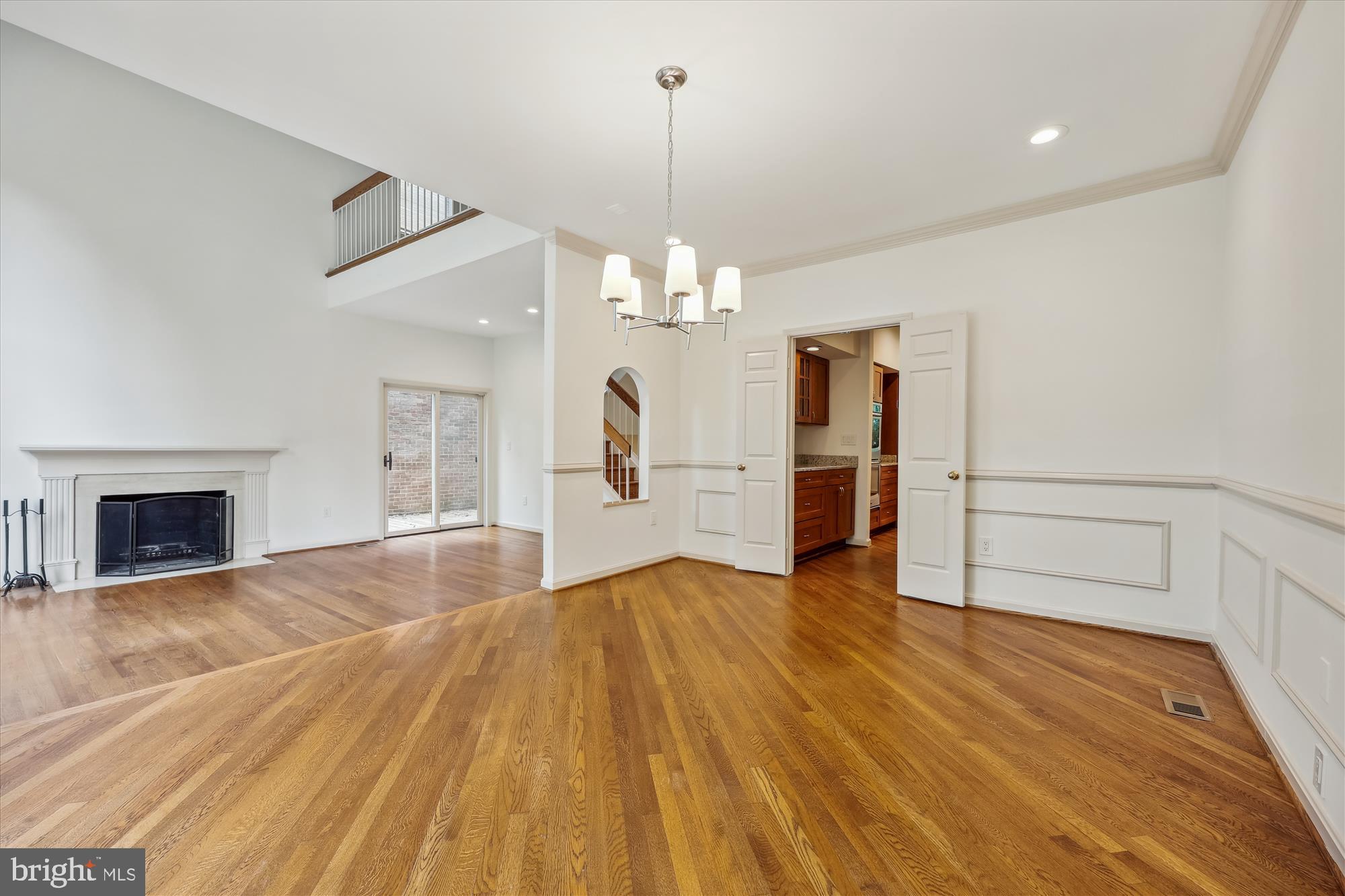 6 GOLDLEAF COURT