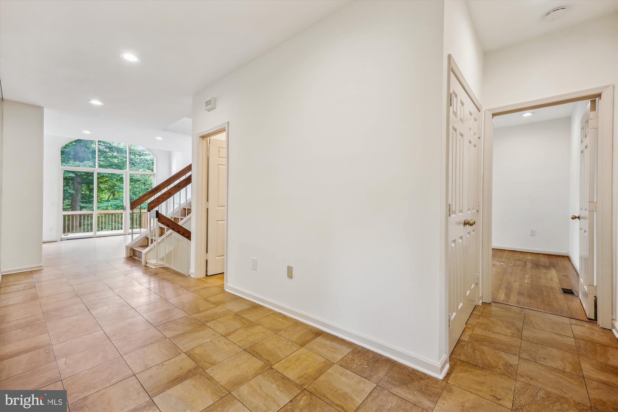 6 GOLDLEAF COURT