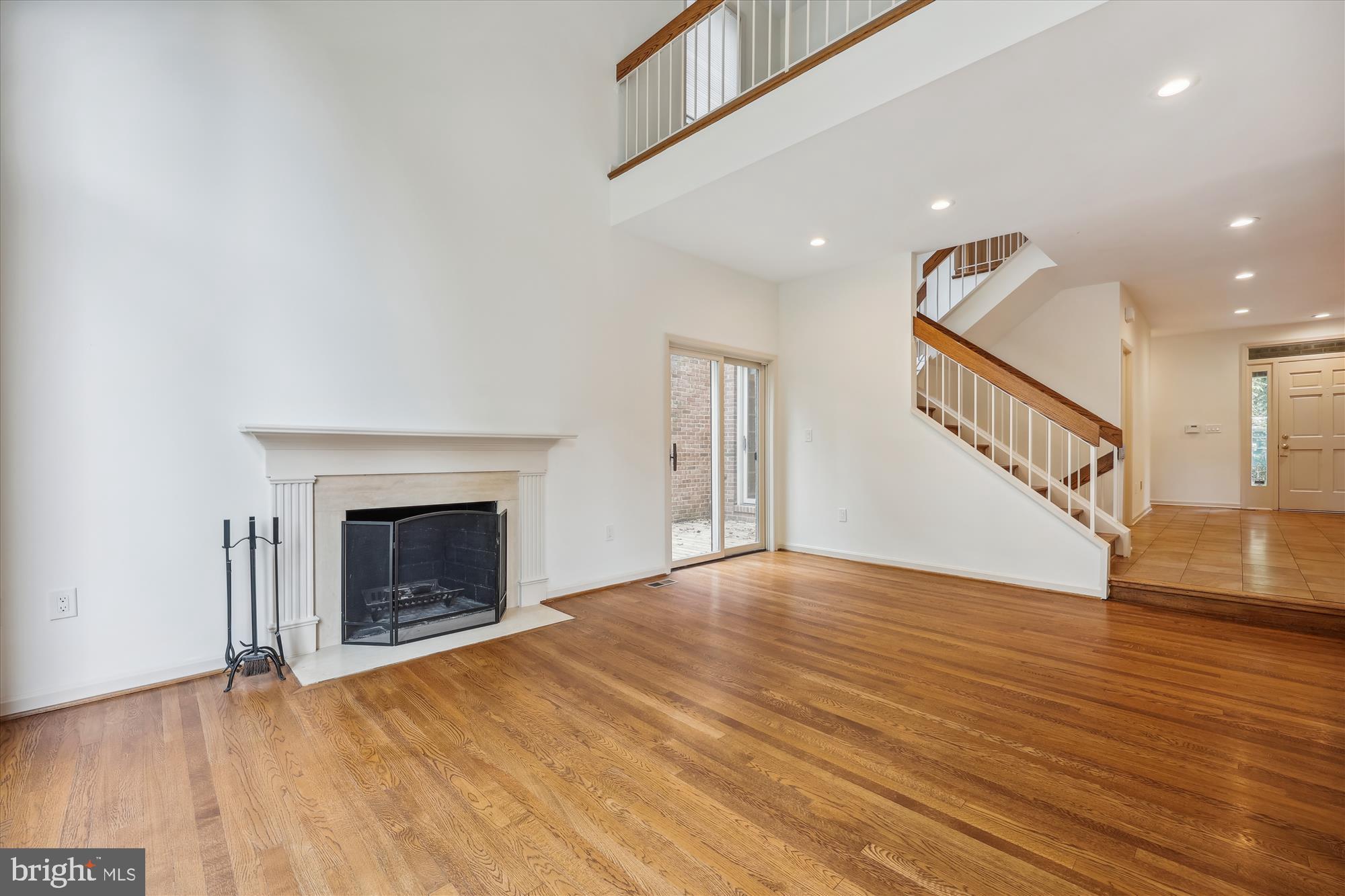 6 GOLDLEAF COURT