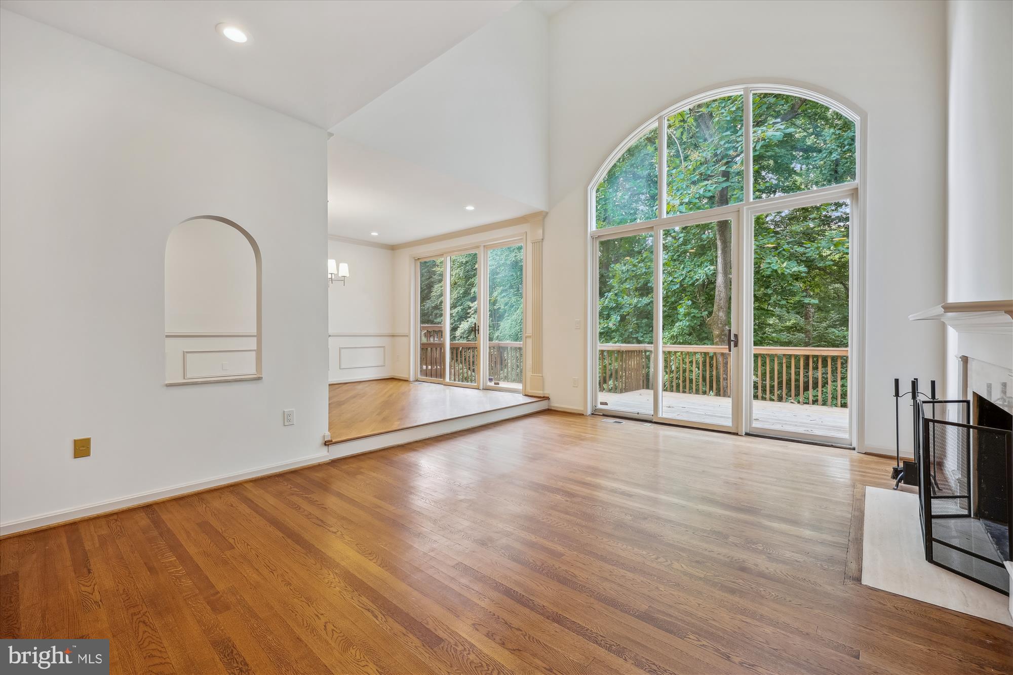 6 GOLDLEAF COURT