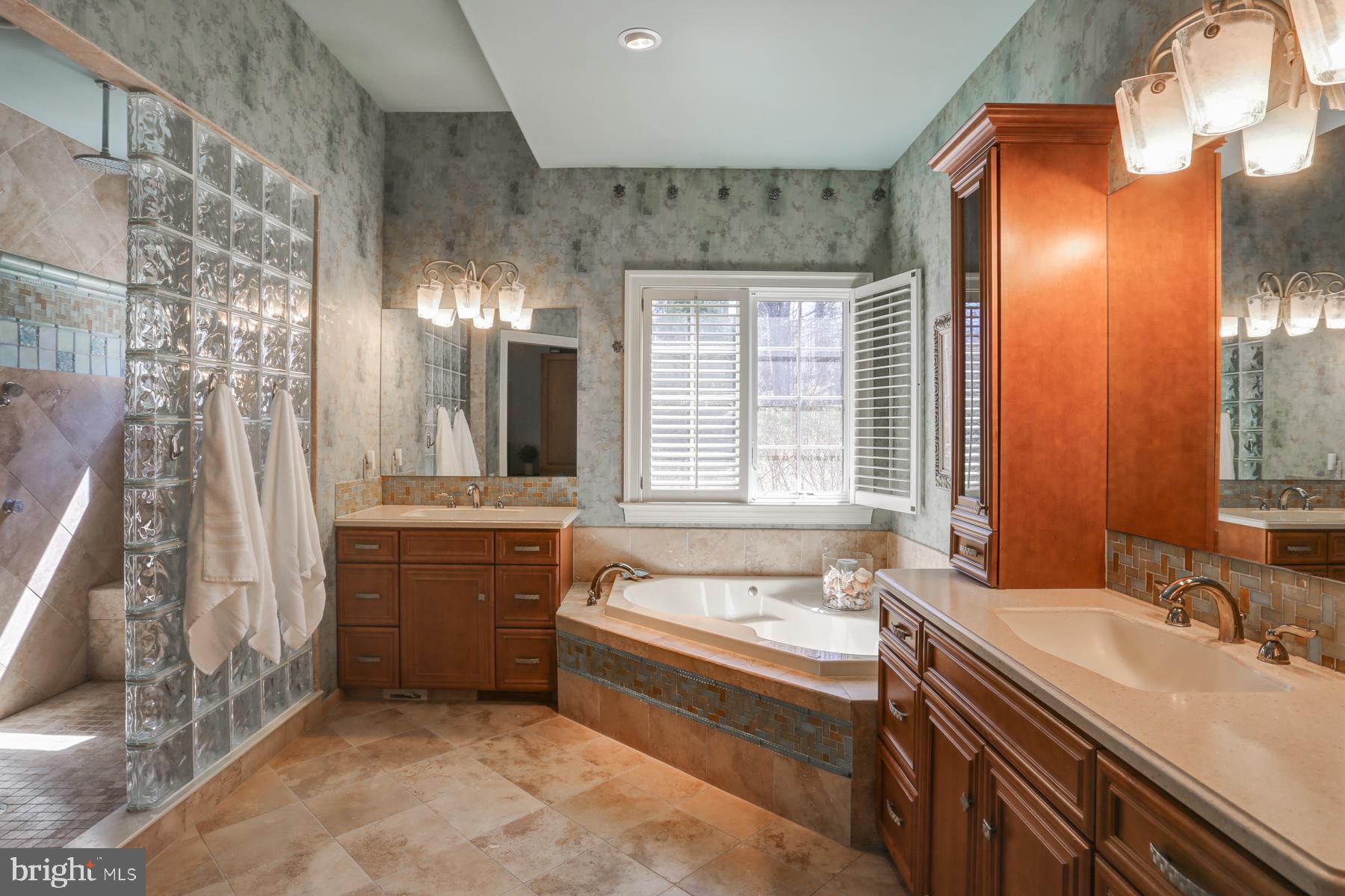 DERRY WOODS - Residential