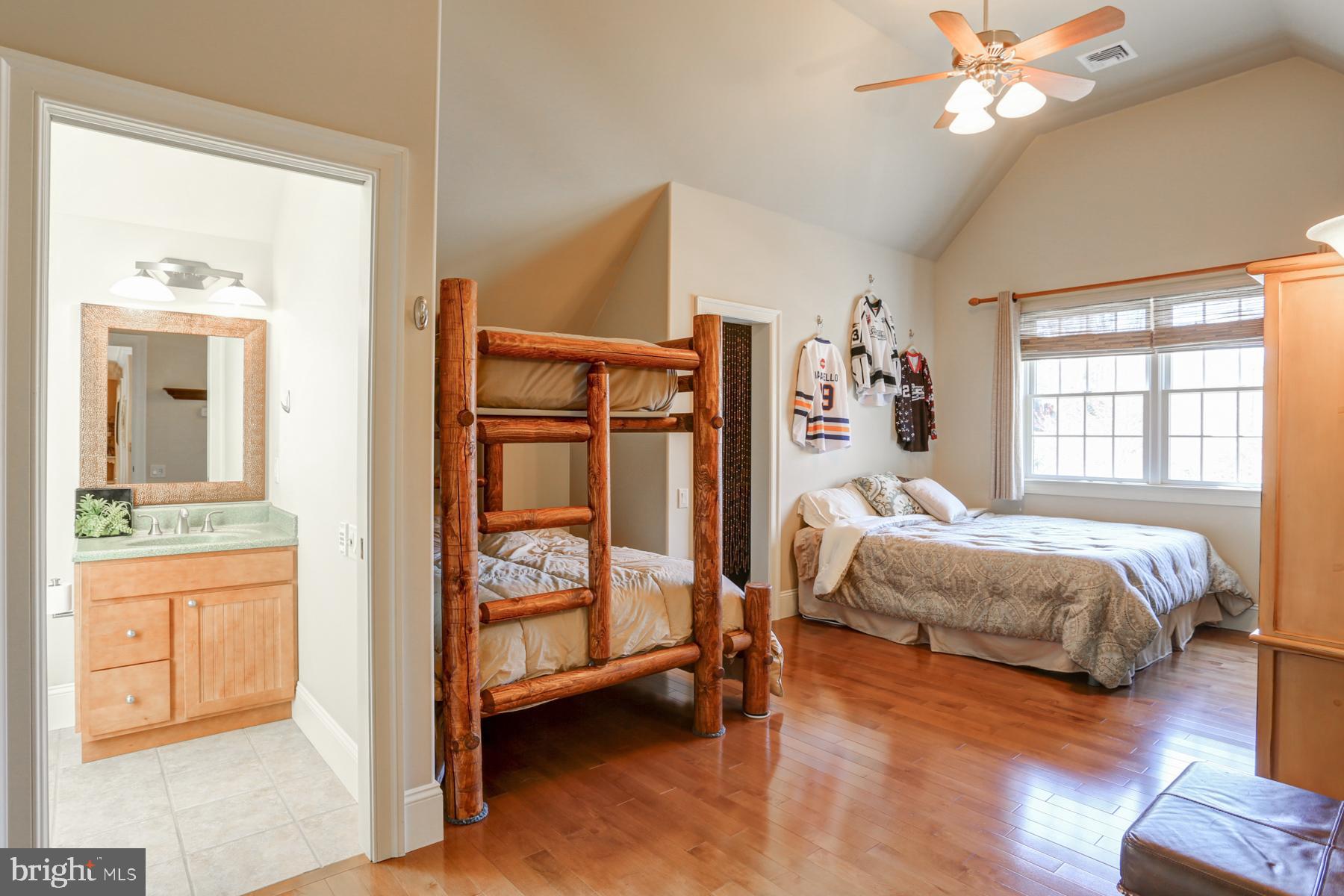 DERRY WOODS - Residential