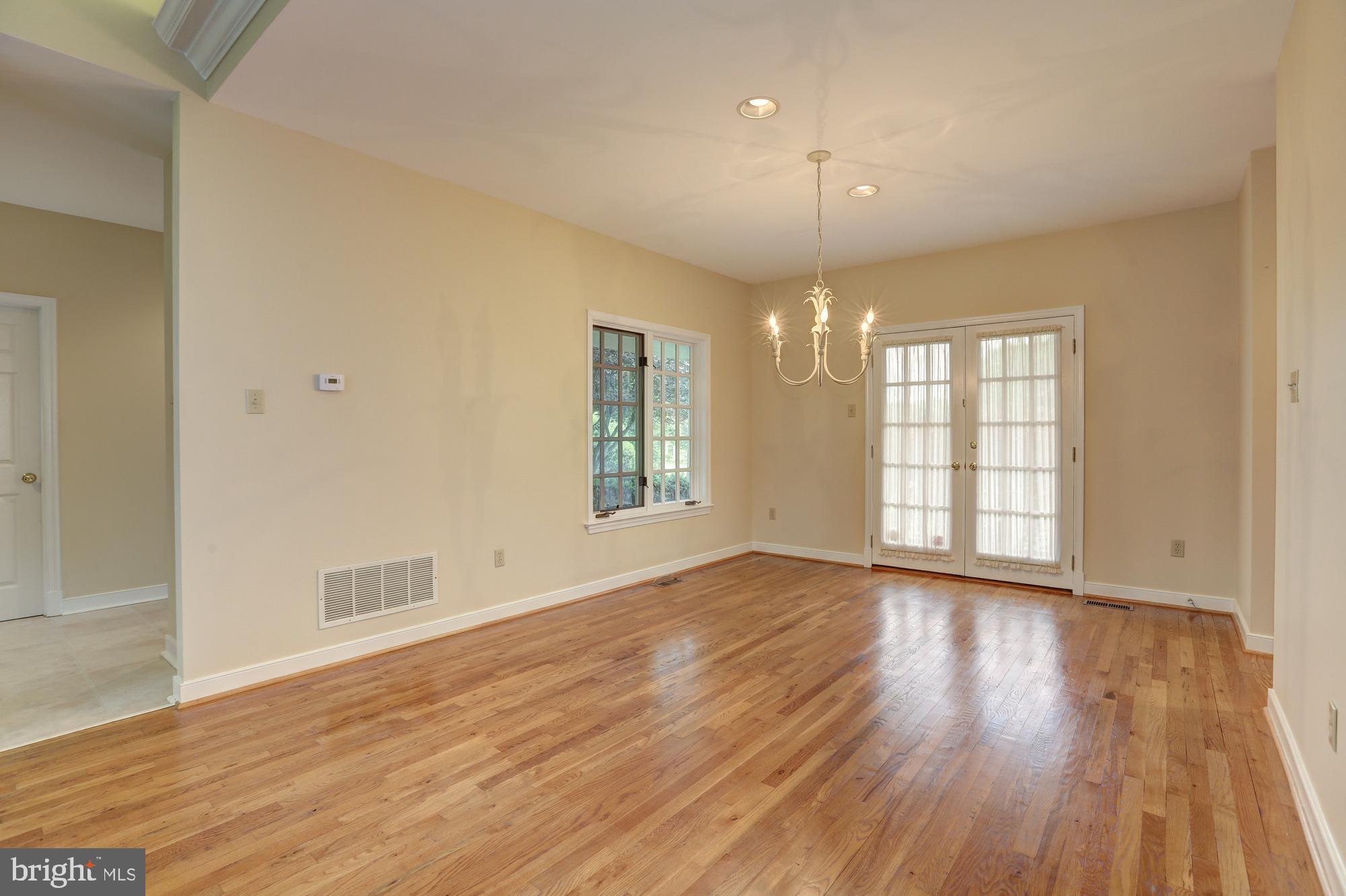 PATERNAL GIFT FARM - Residential Lease