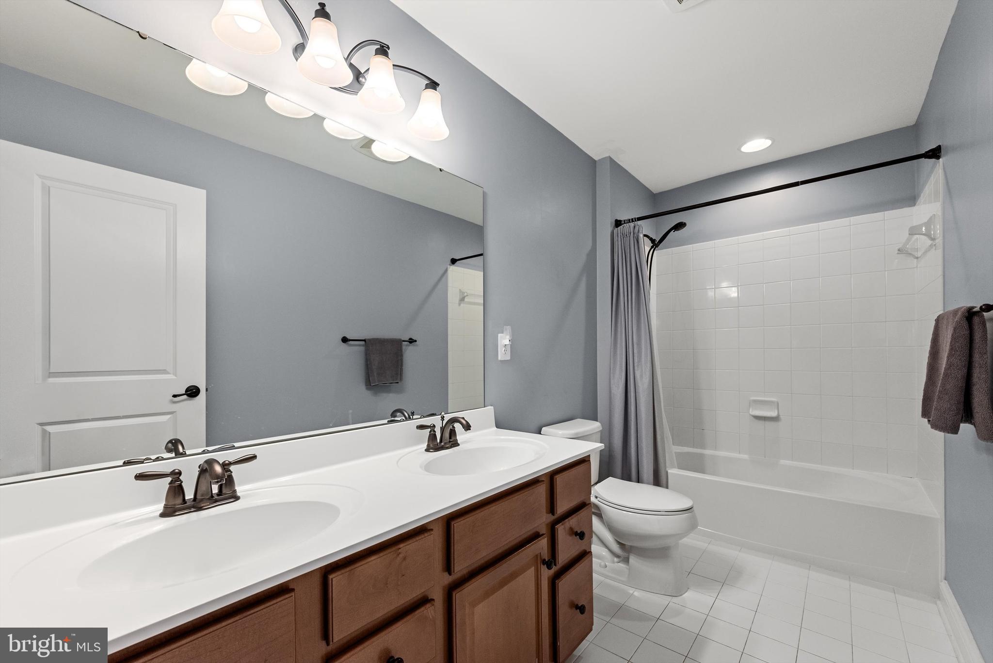 MADISON GROVE - Residential