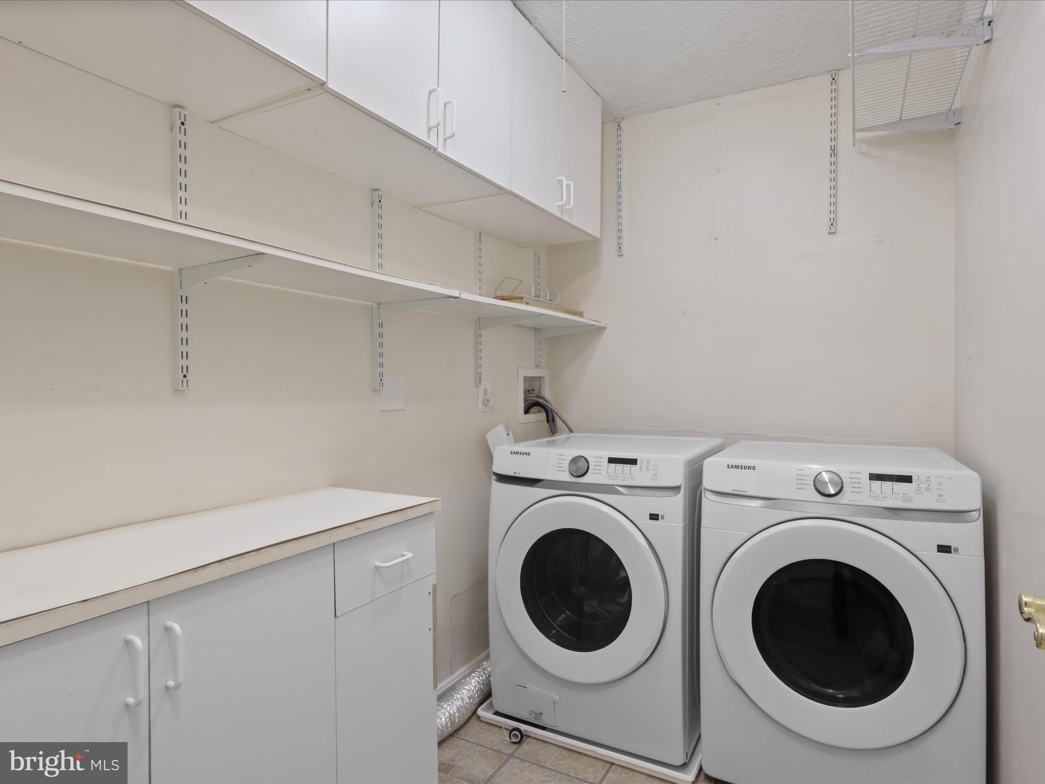 THE OAKTON - Residential Lease