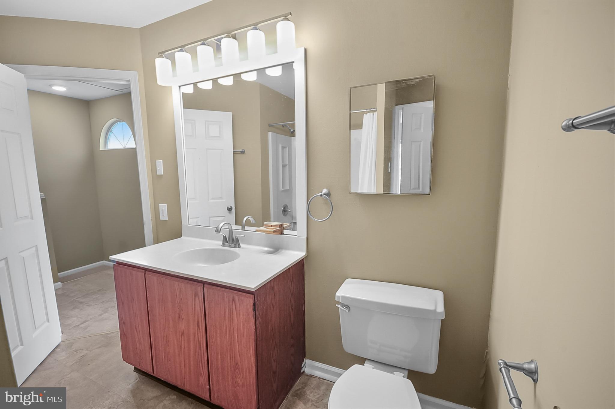 VILLAGE SHIRES - Residential