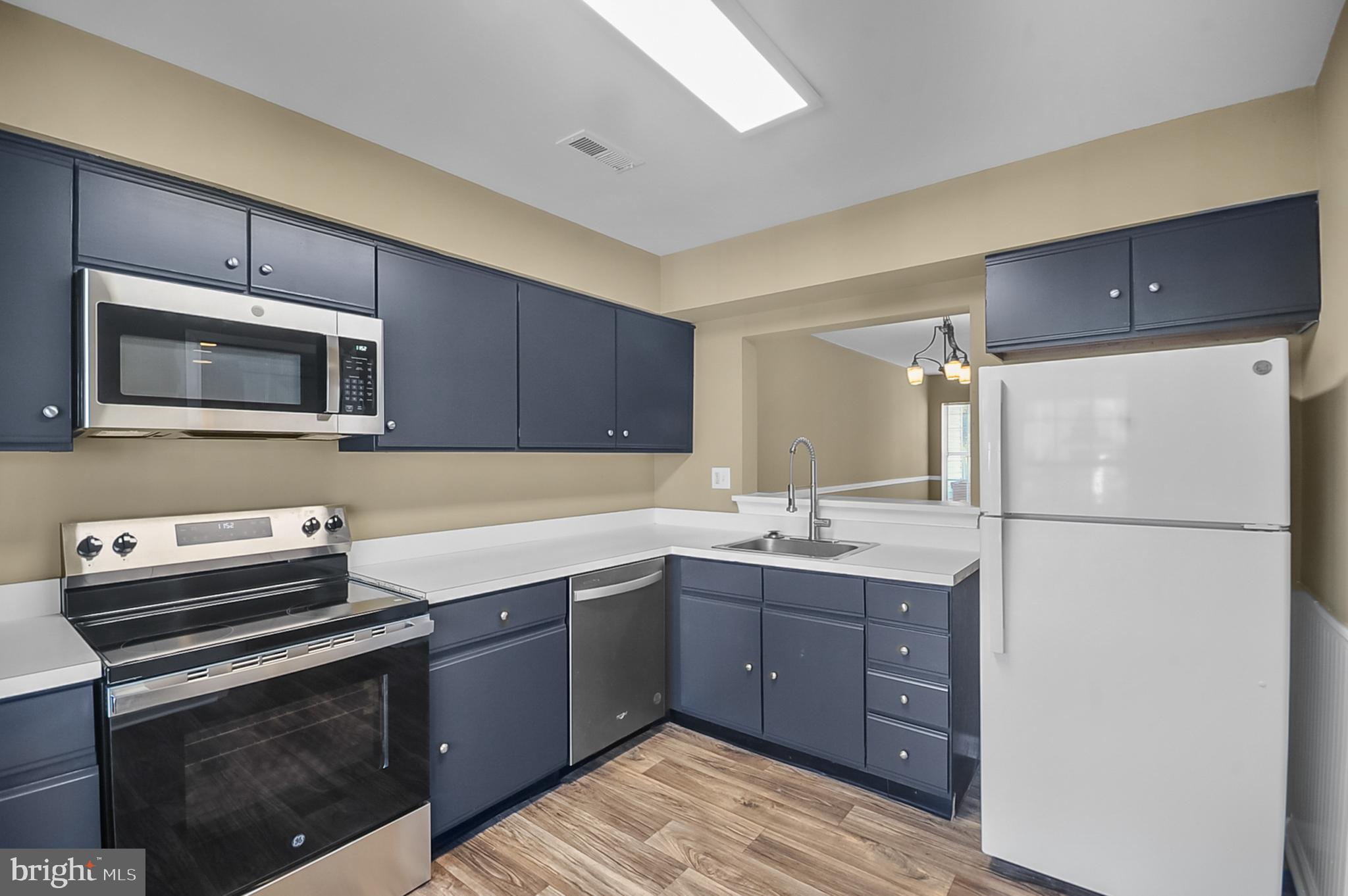 VILLAGE SHIRES - Residential