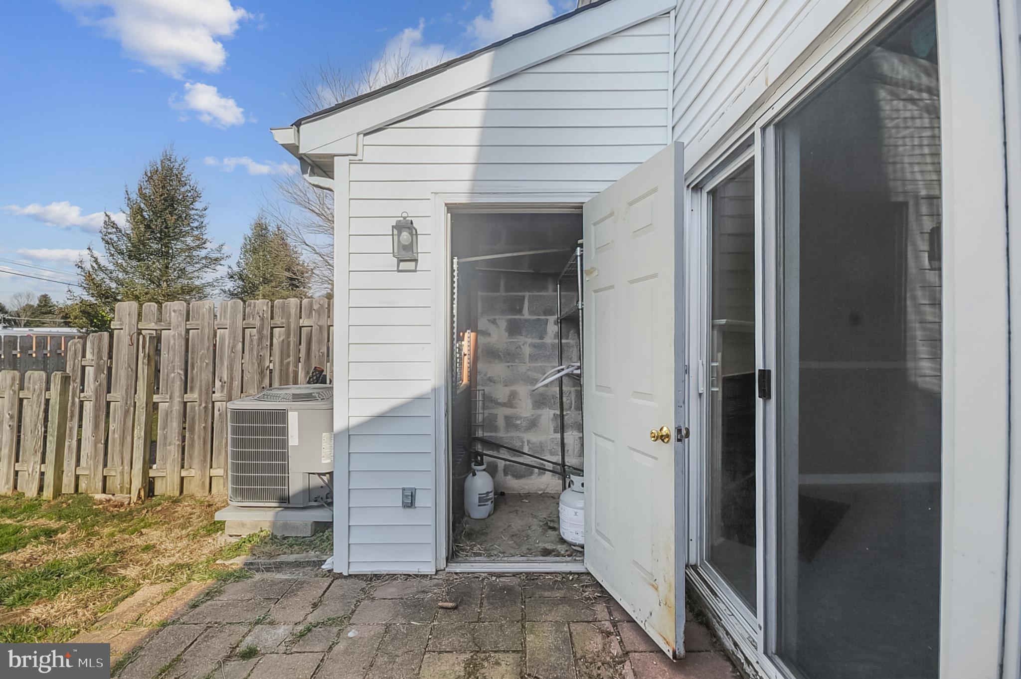 VILLAGE SHIRES - Residential