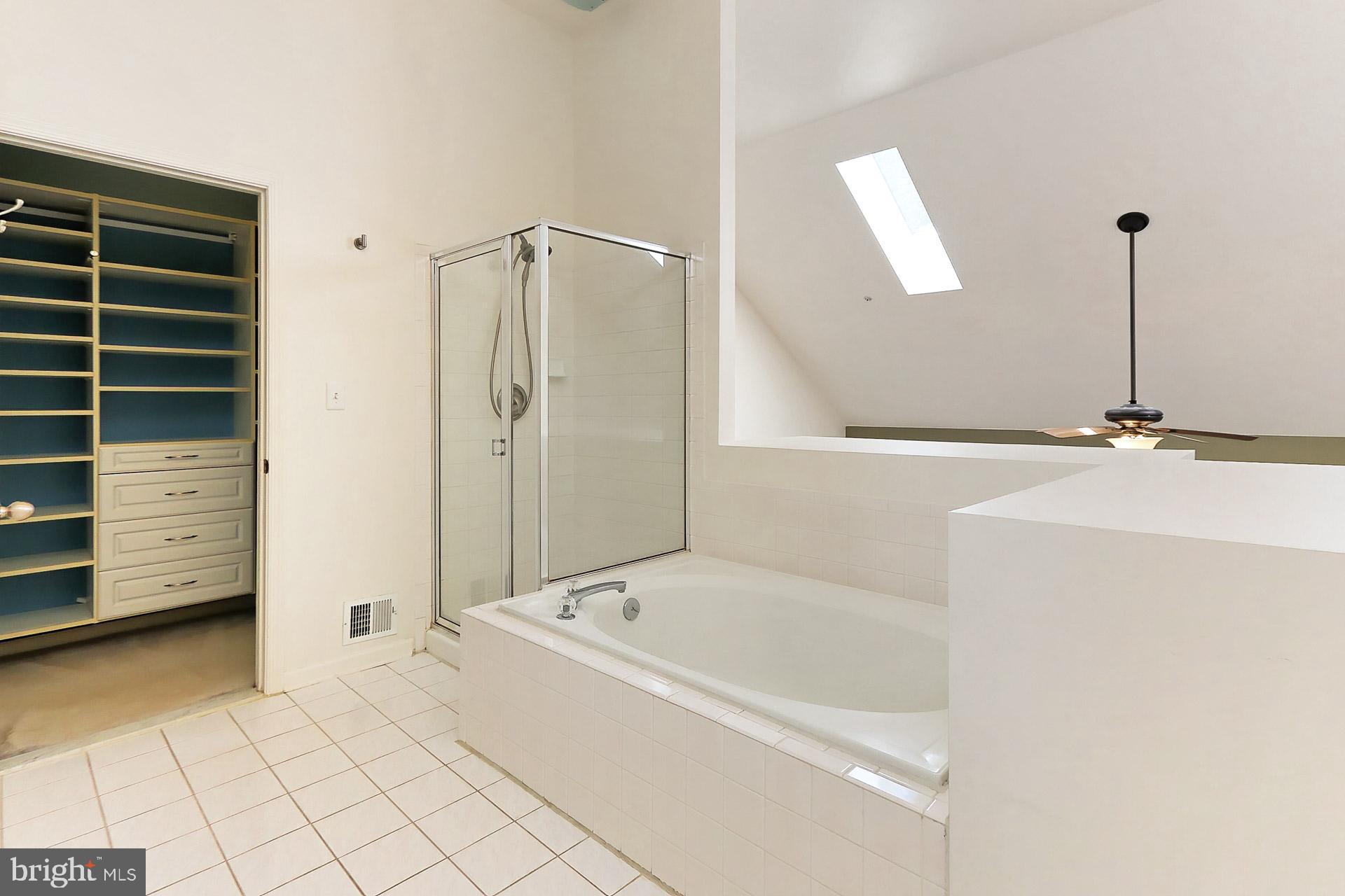 FAIR LAKES COURT - Residential