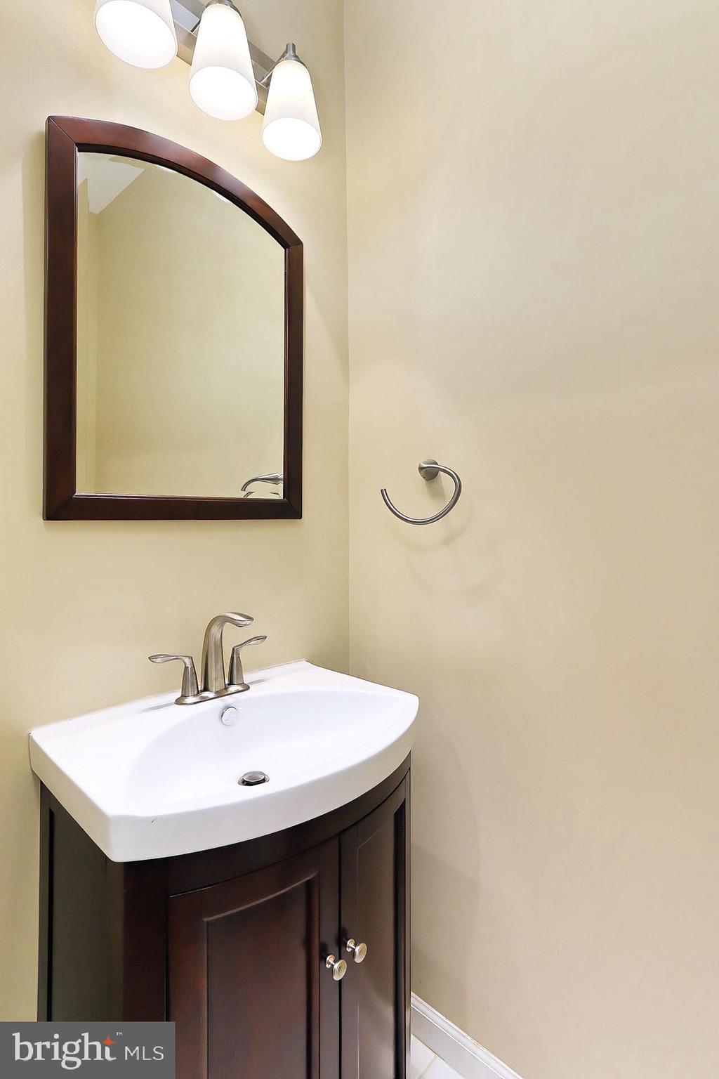 FAIR LAKES COURT - Residential