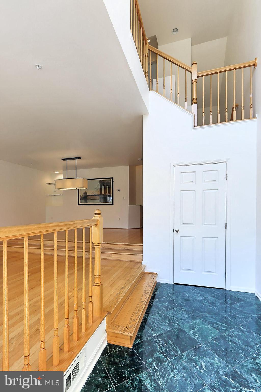 FAIR LAKES COURT - Residential