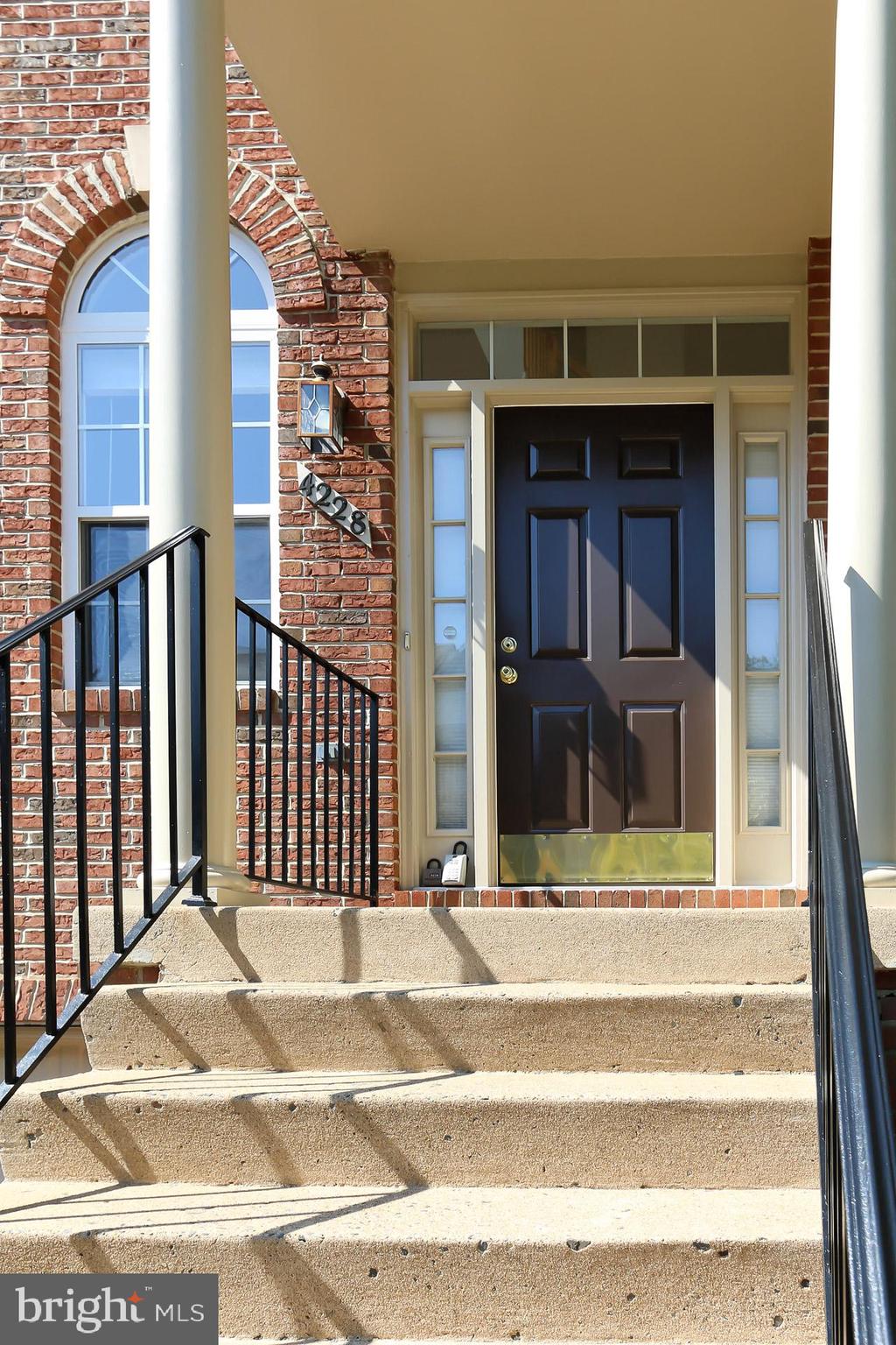 FAIR LAKES COURT - Residential