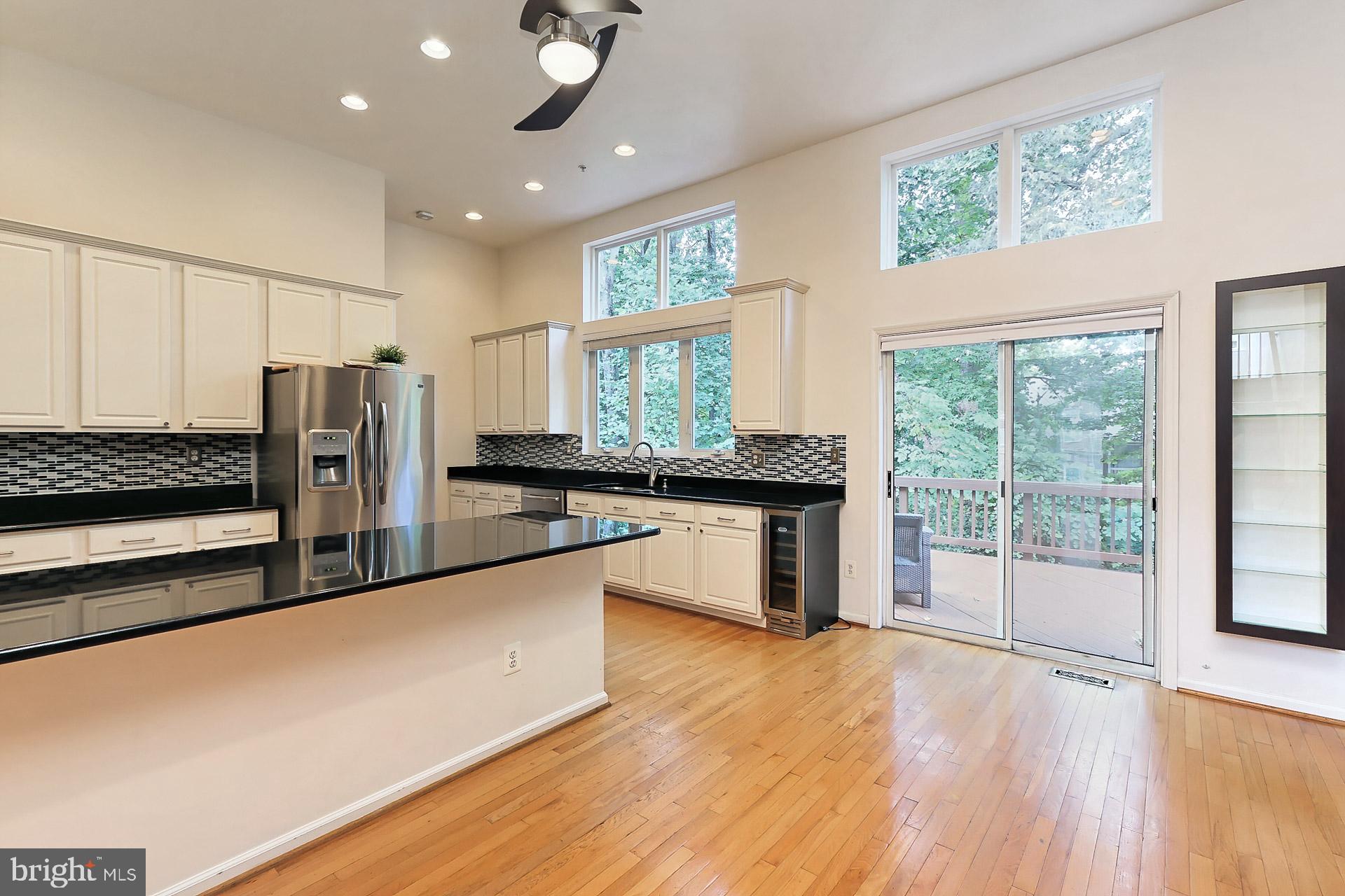 FAIR LAKES COURT - Residential