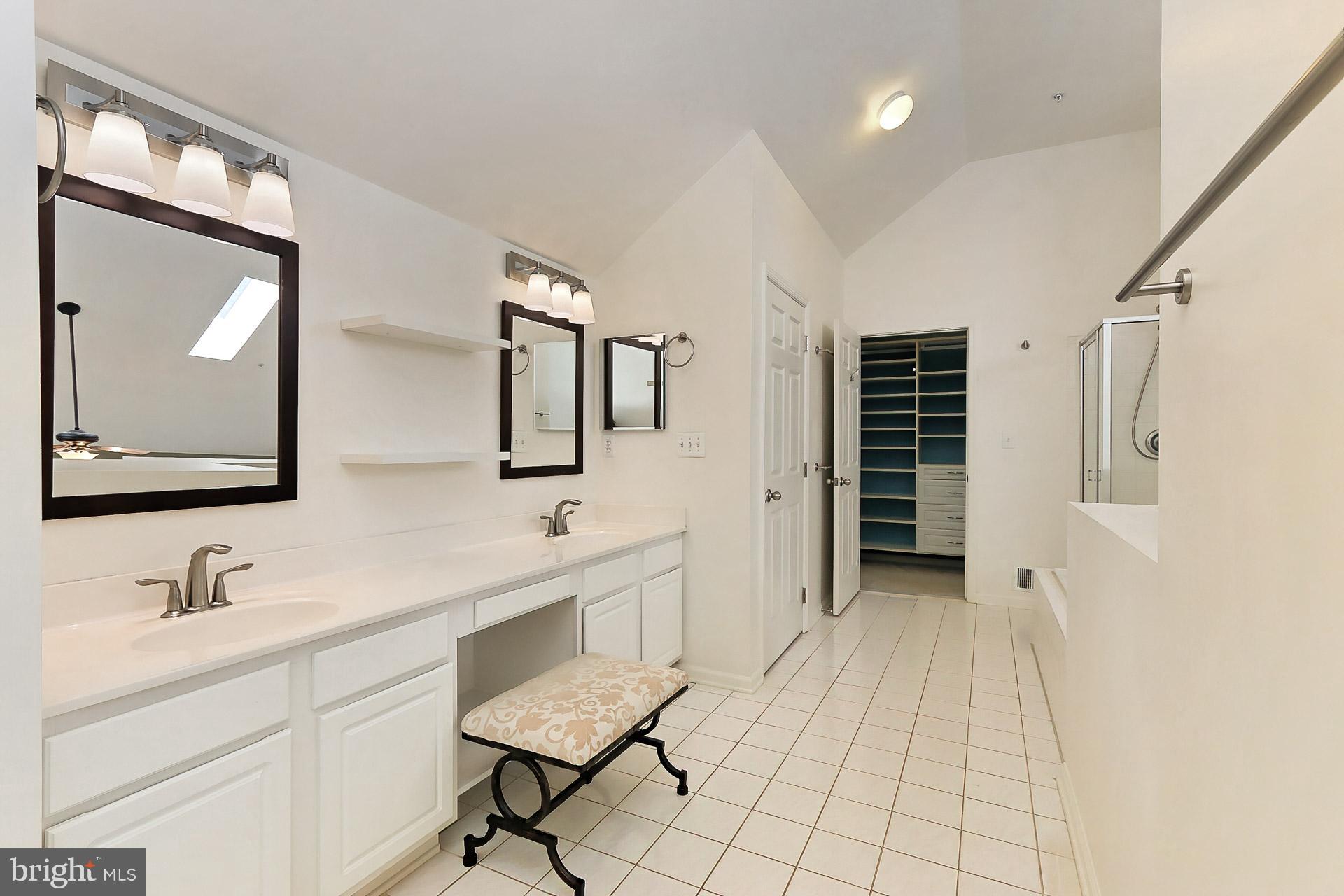 FAIR LAKES COURT - Residential