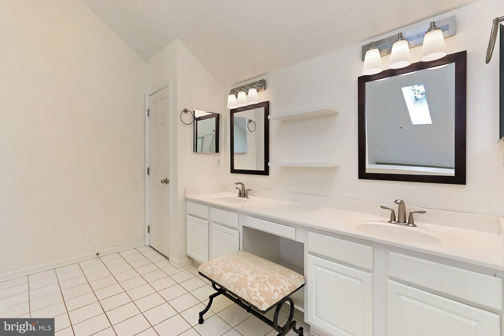 FAIR LAKES COURT - Residential