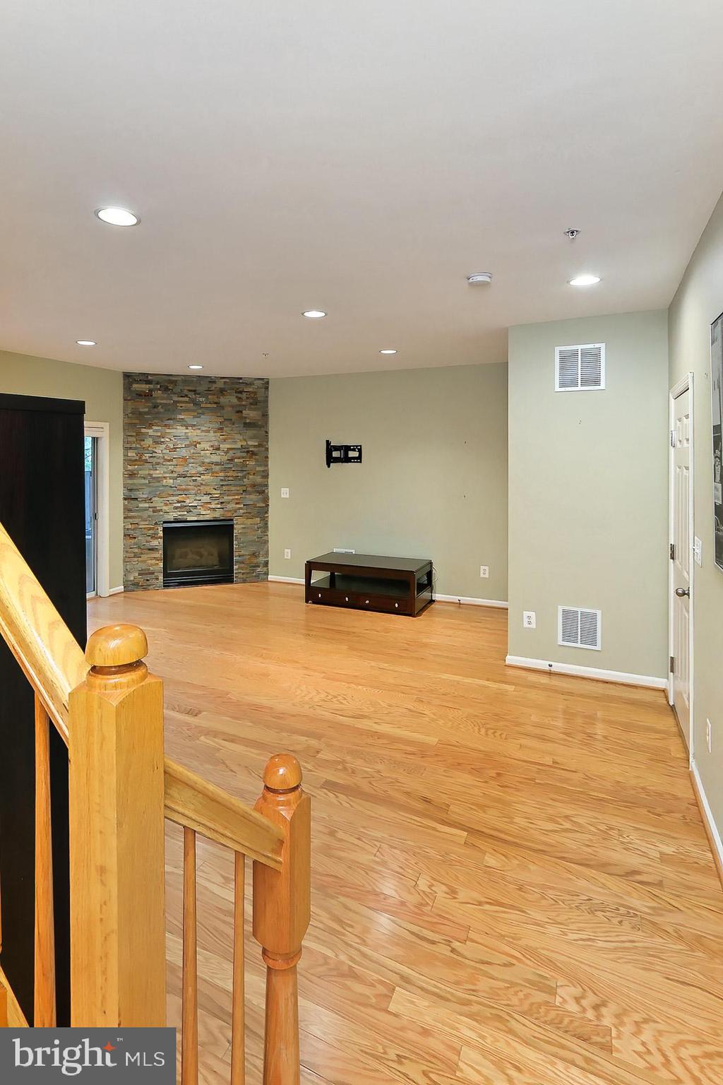 FAIR LAKES COURT - Residential