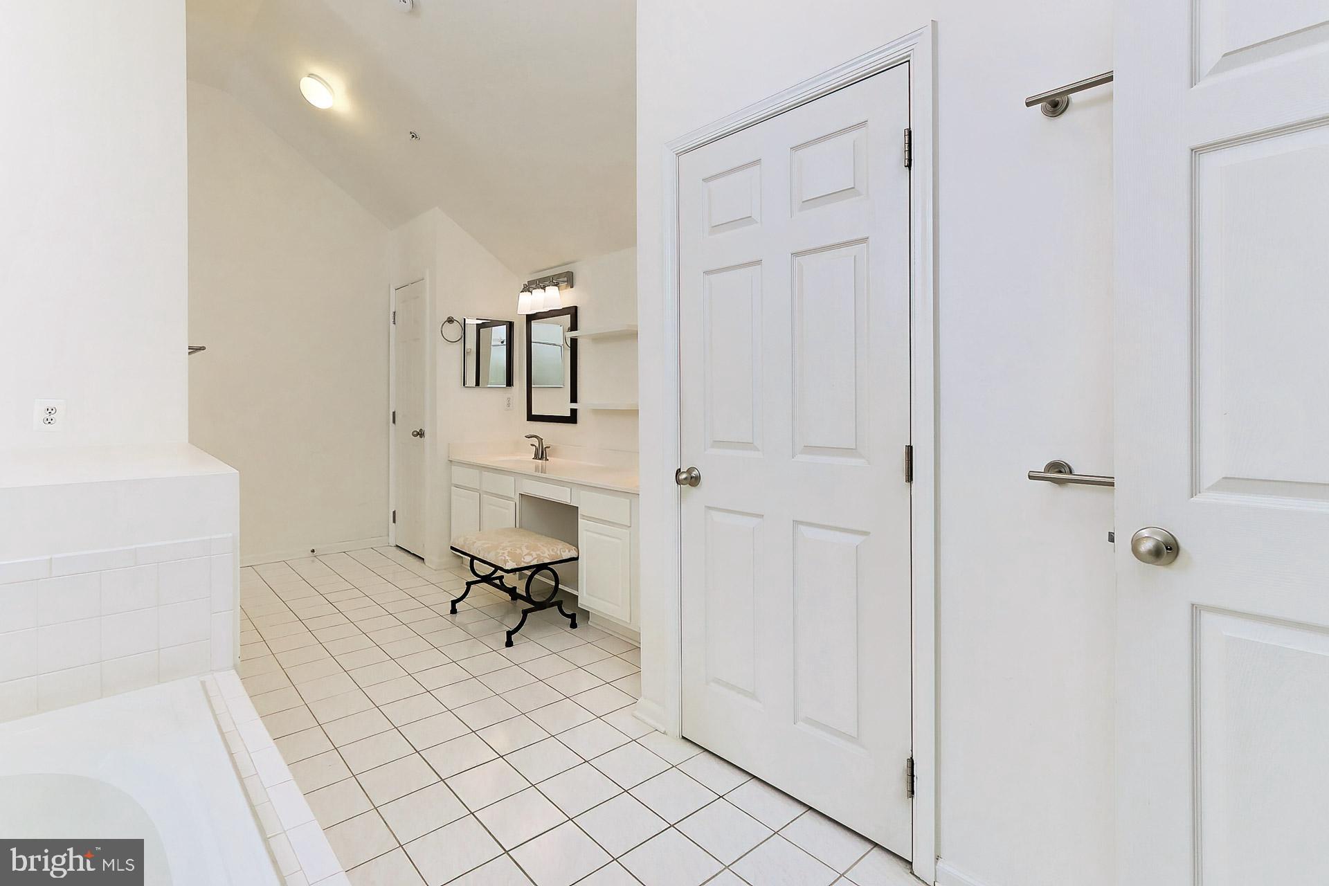 FAIR LAKES COURT - Residential