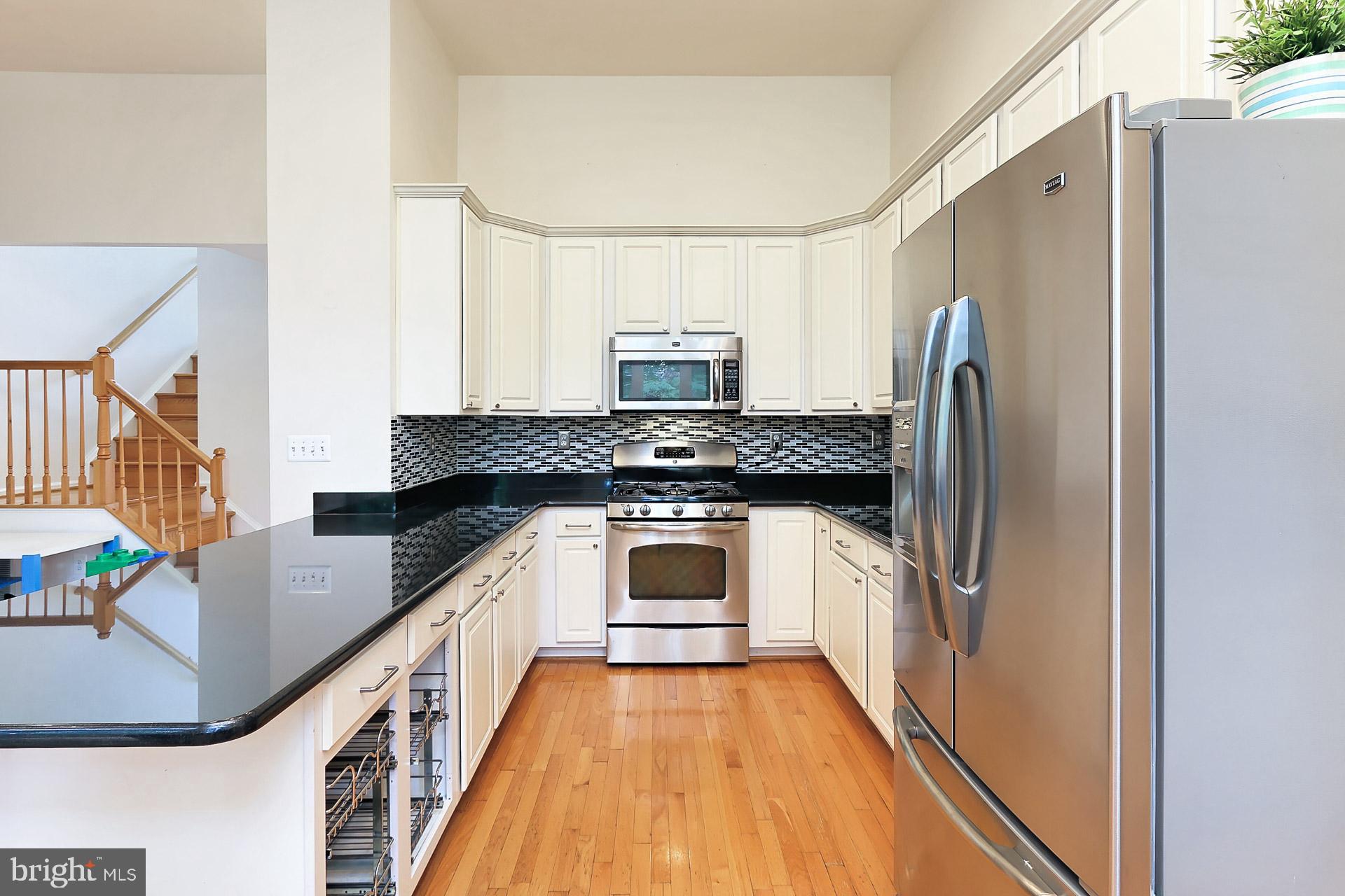 FAIR LAKES COURT - Residential