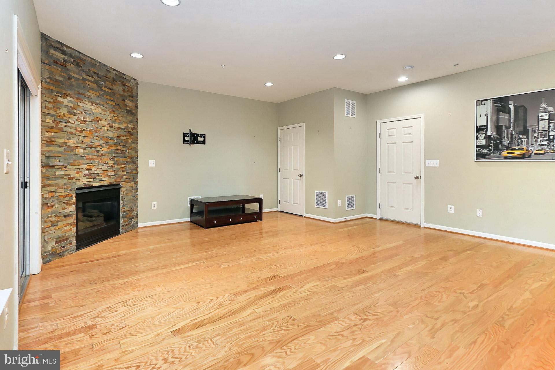 FAIR LAKES COURT - Residential