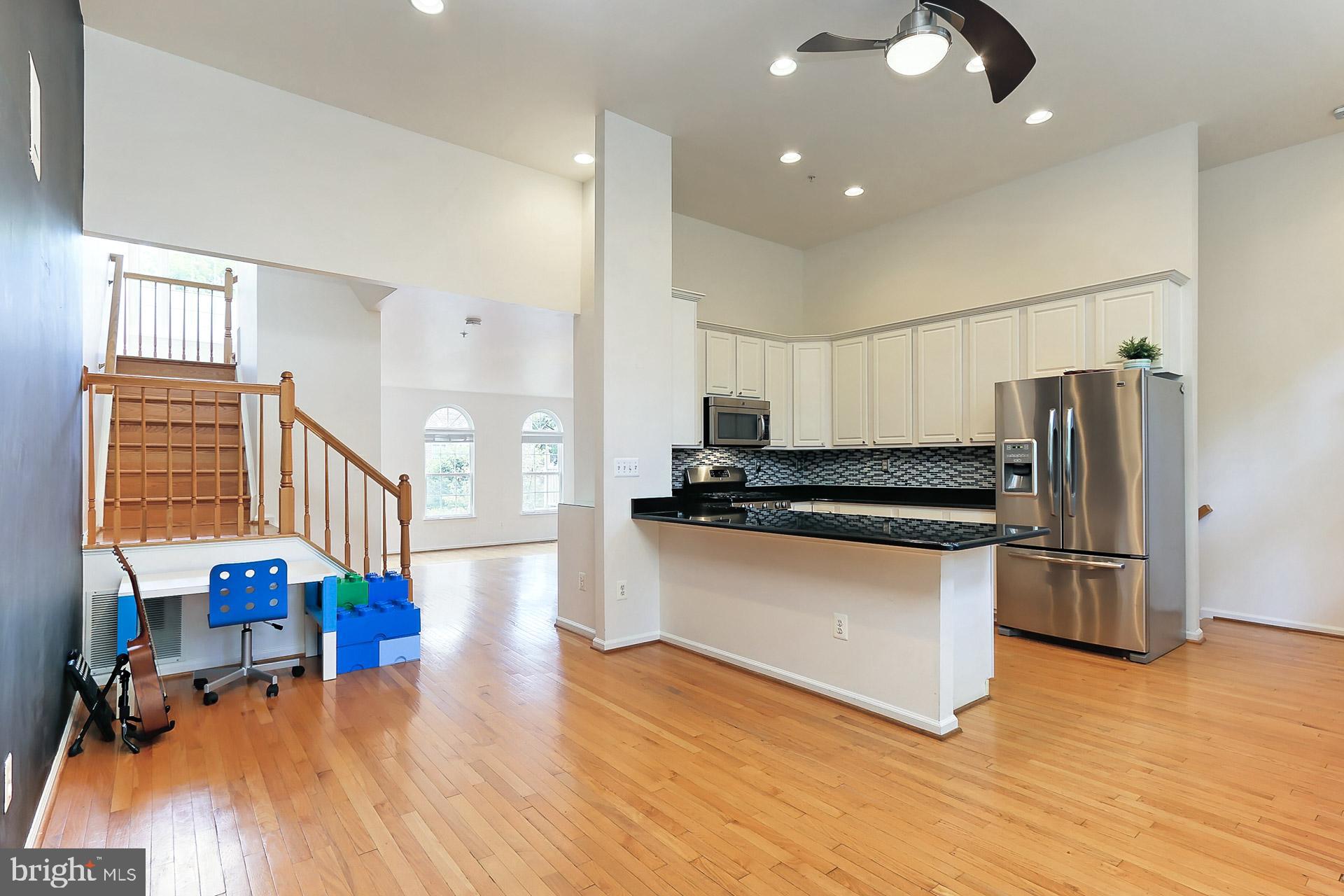 FAIR LAKES COURT - Residential