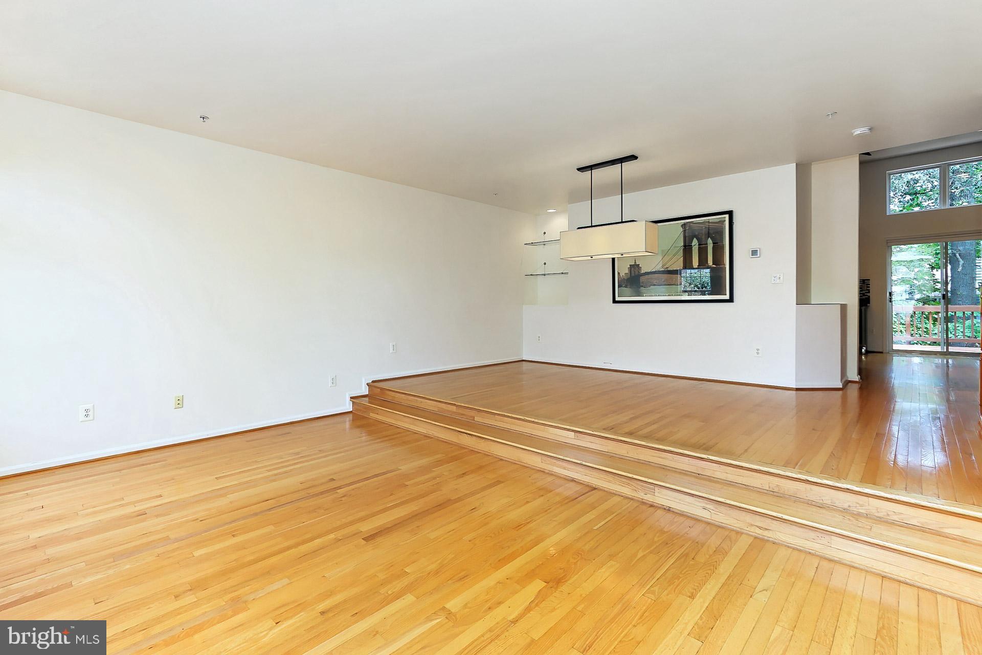 FAIR LAKES COURT - Residential