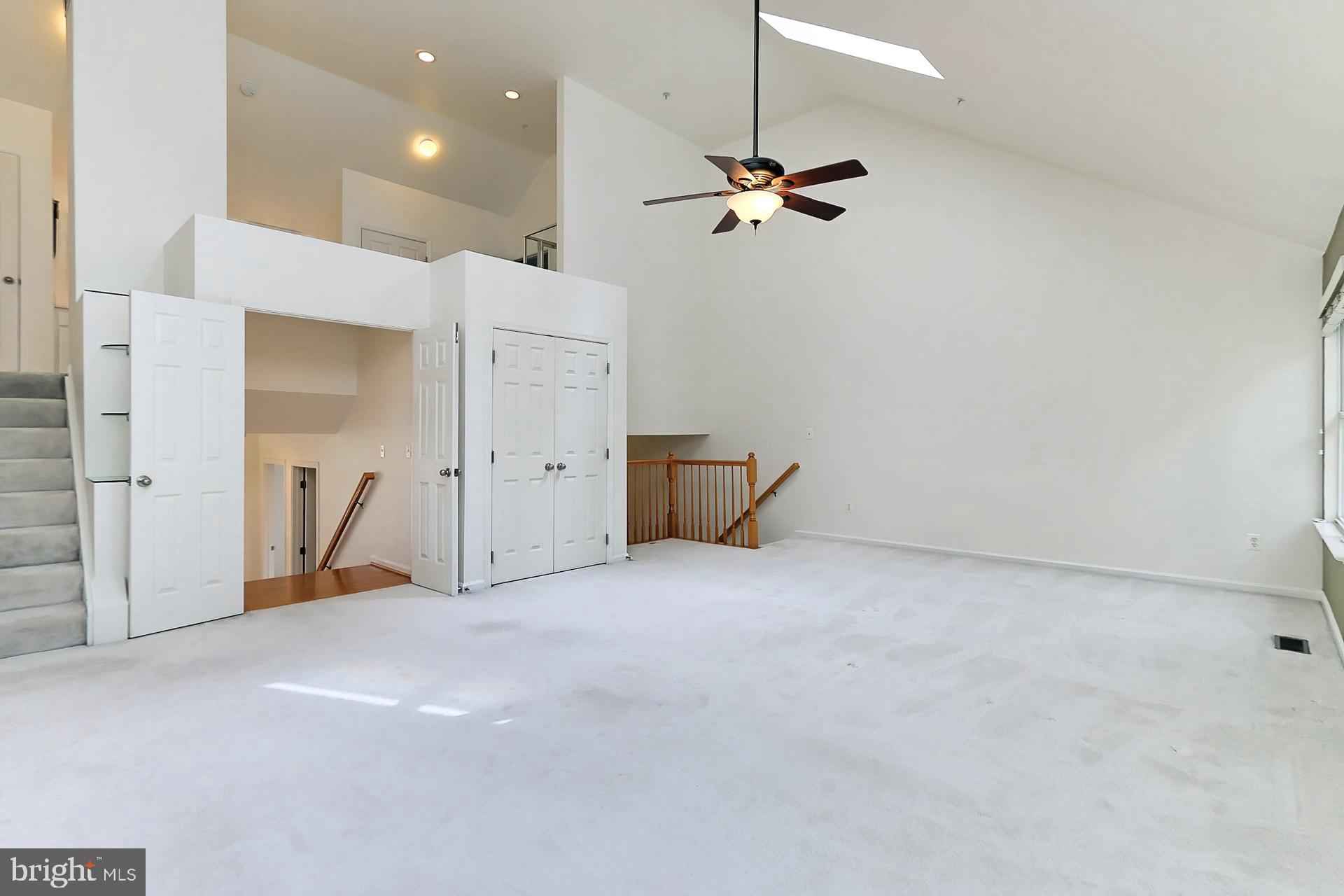 FAIR LAKES COURT - Residential