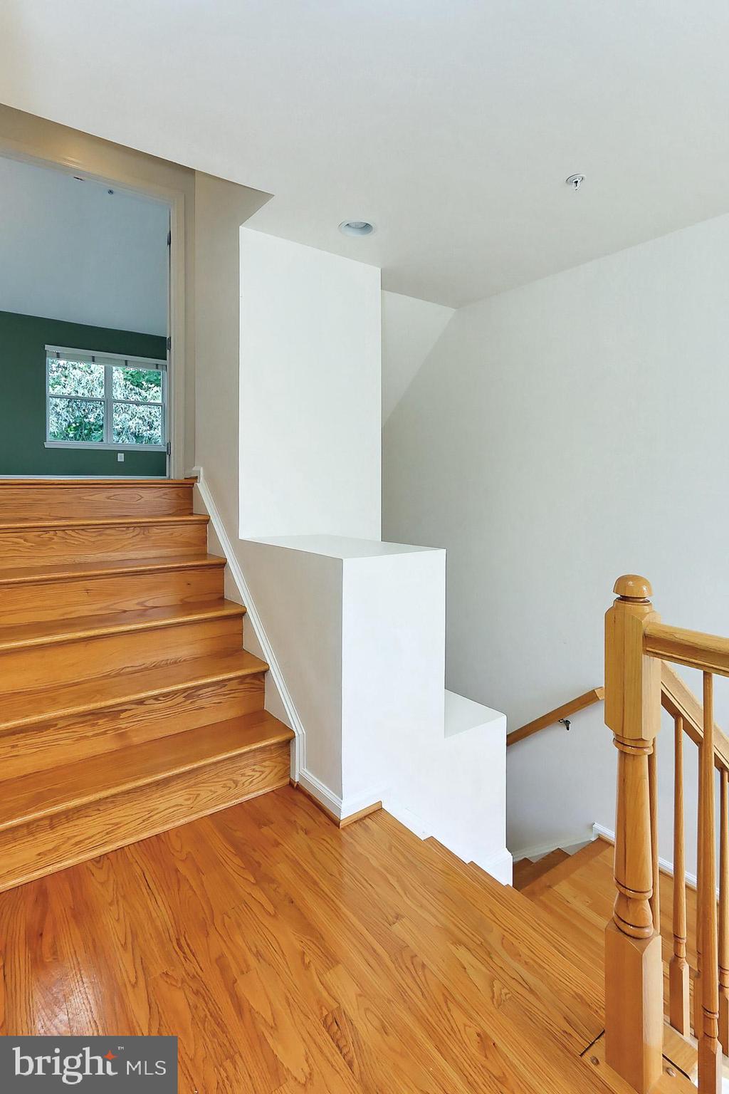 FAIR LAKES COURT - Residential