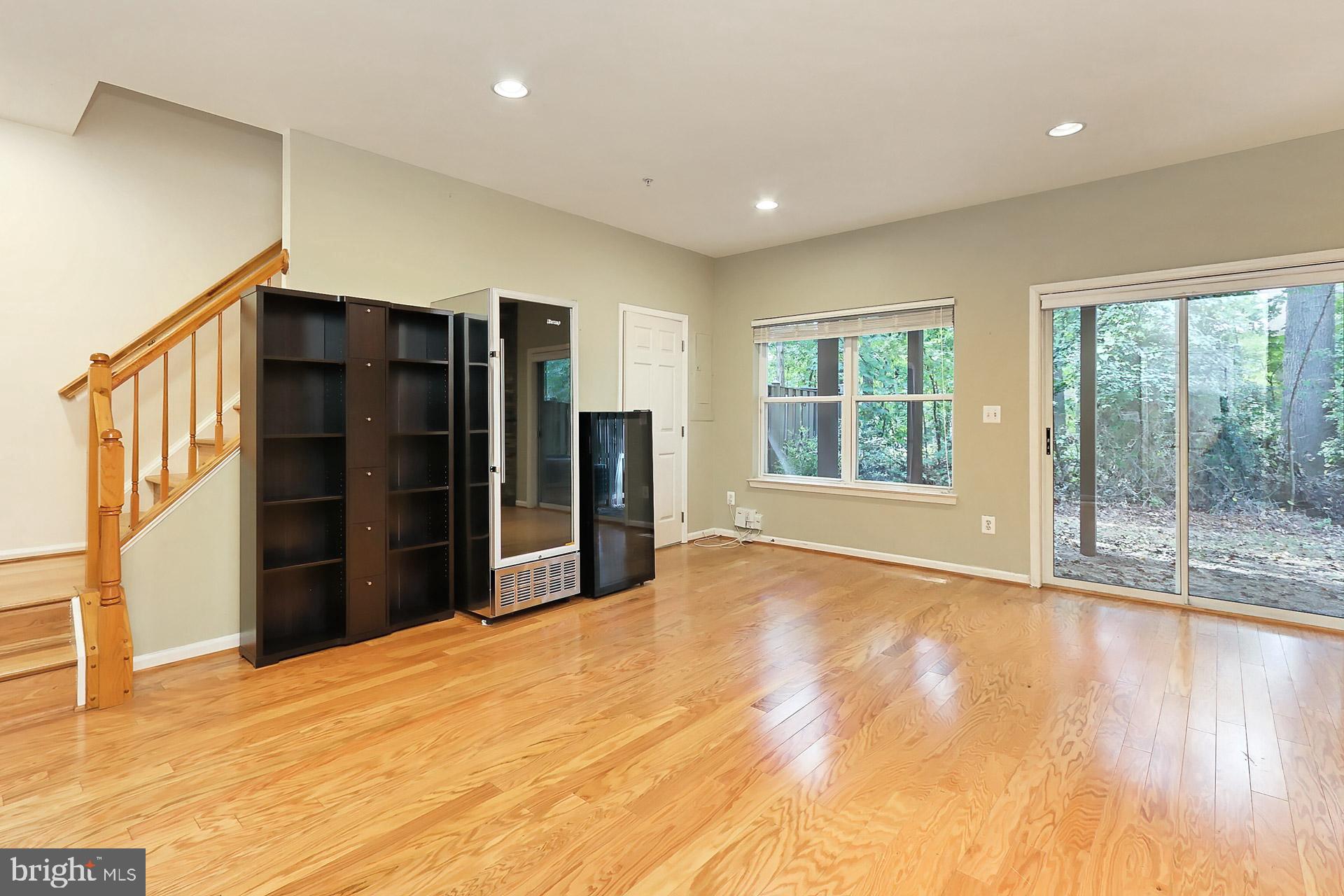 FAIR LAKES COURT - Residential