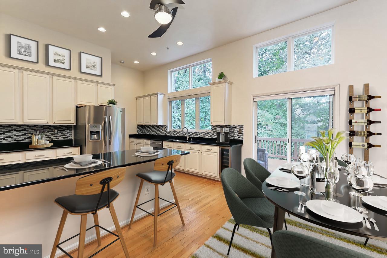 FAIR LAKES COURT - Residential