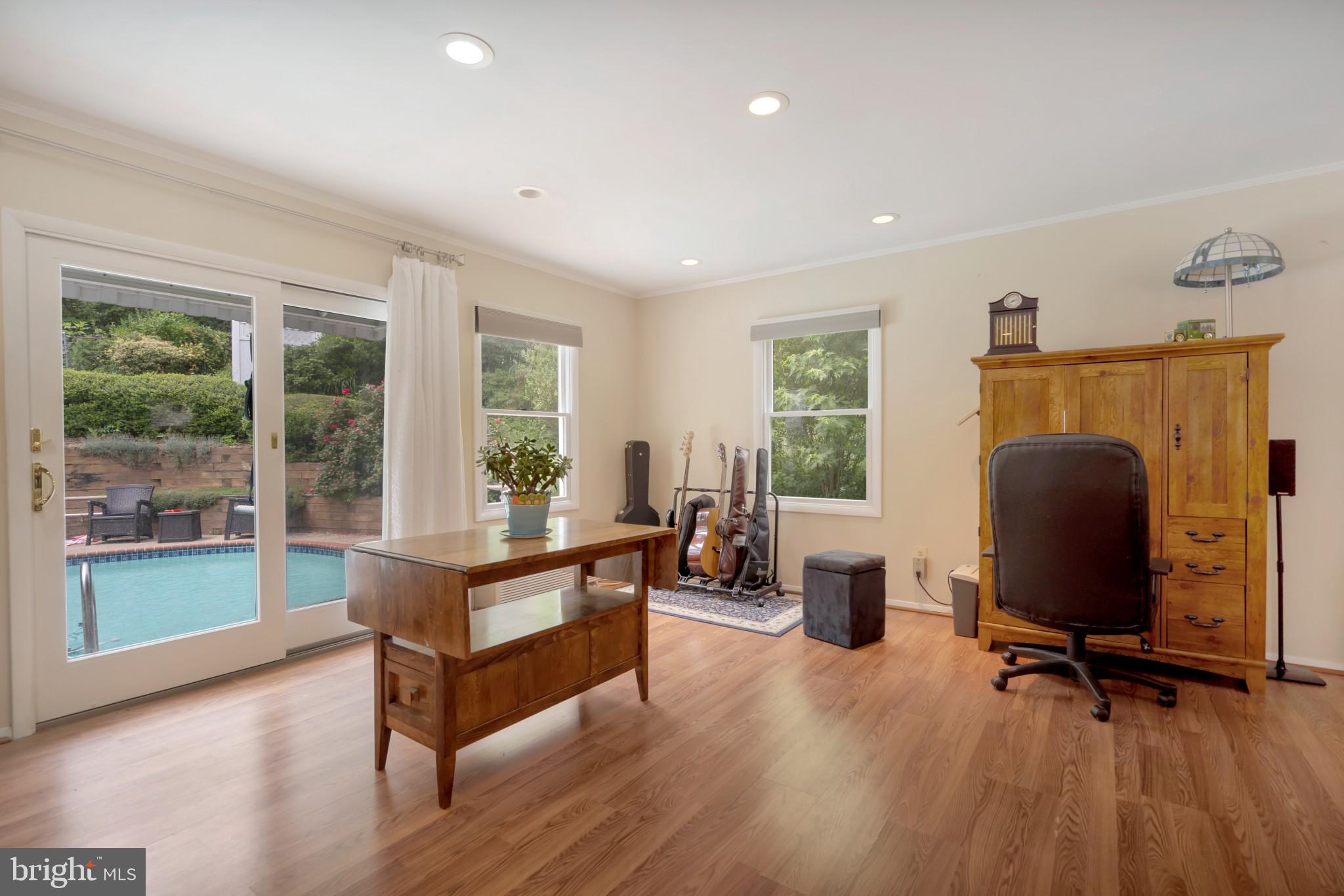 ROLLING VALLEY - Residential Lease