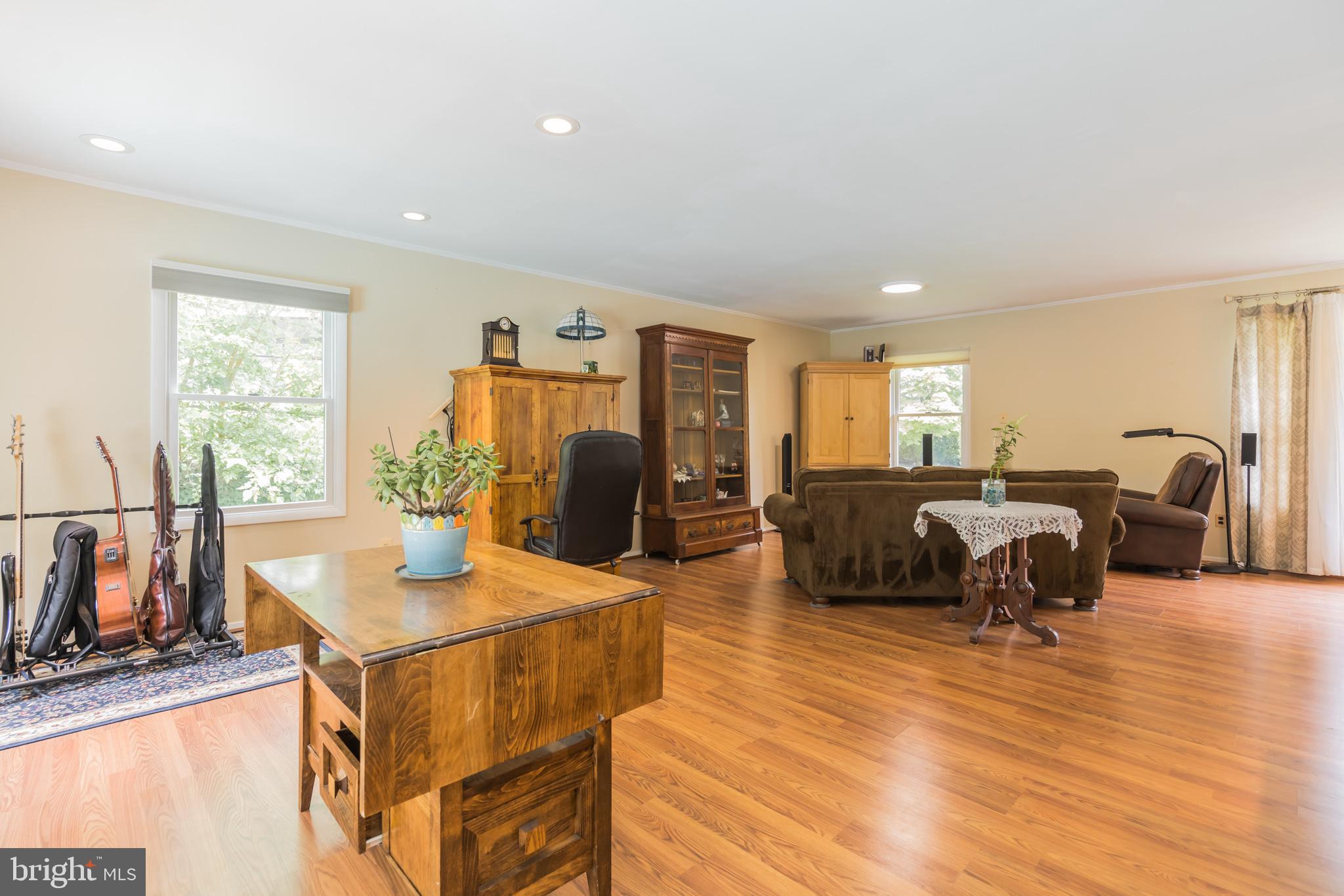 ROLLING VALLEY - Residential Lease