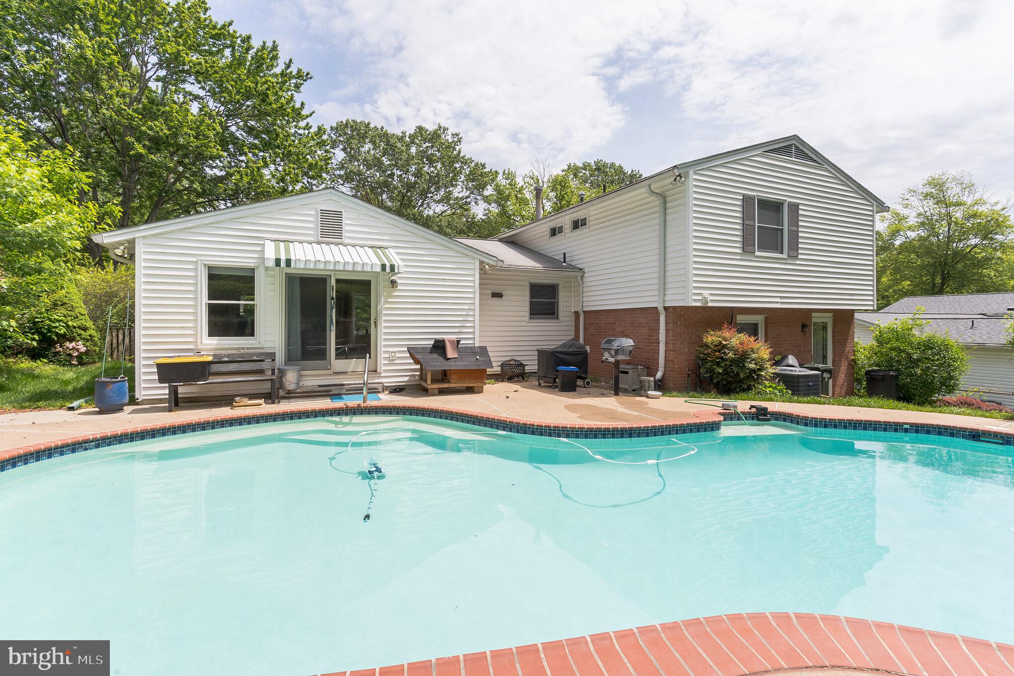 ROLLING VALLEY - Residential Lease