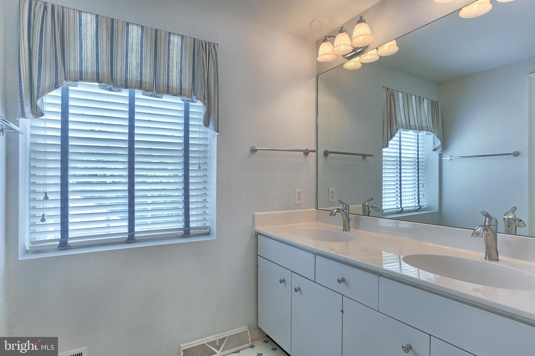MOUNTAINDALE - Residential