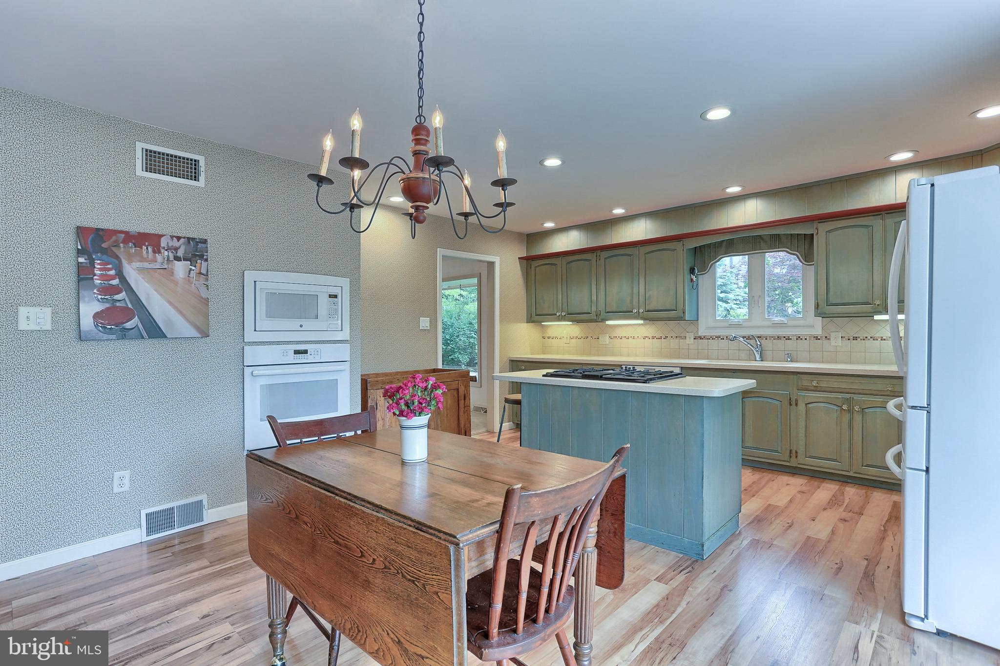 MOUNTAINDALE - Residential